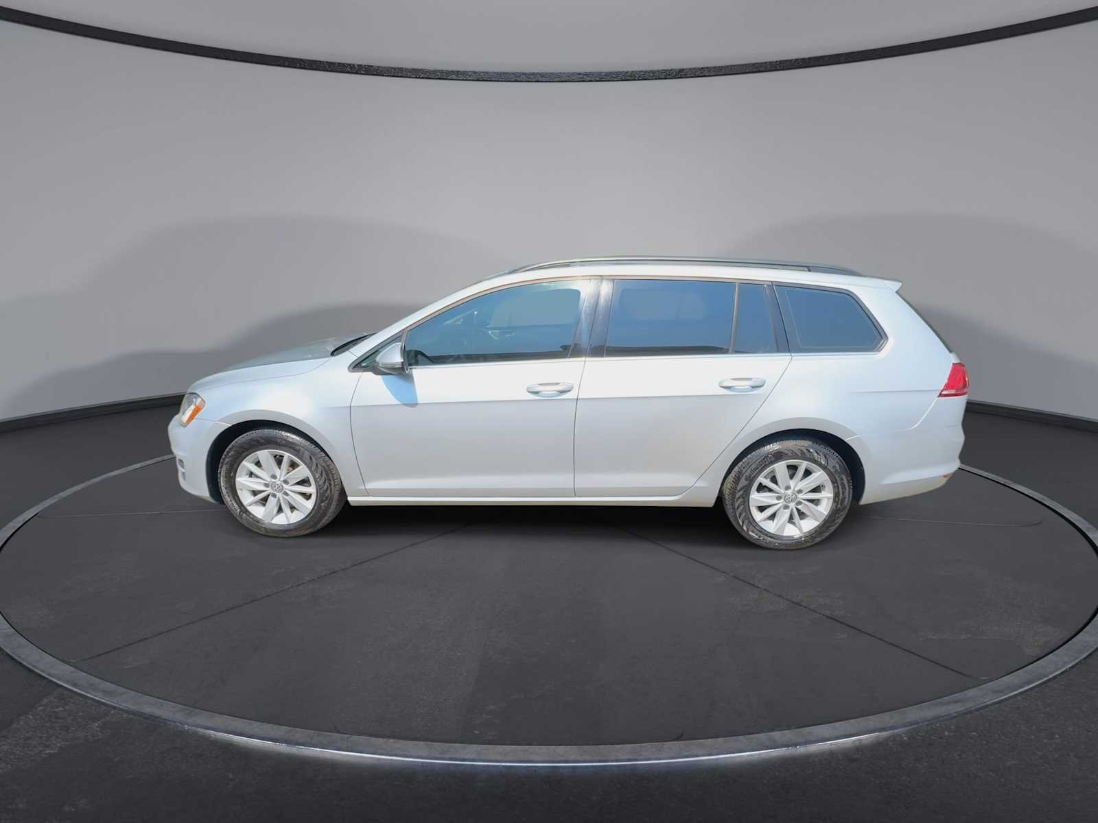 Thumbnail: 2015 Volkswagen e-Golf - 5