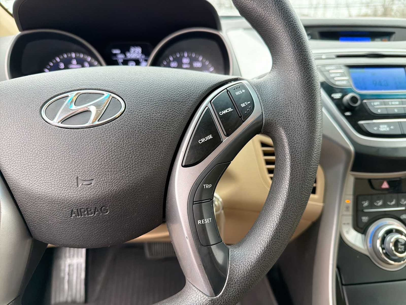 Thumbnail: 2013 Hyundai Elantra - 25