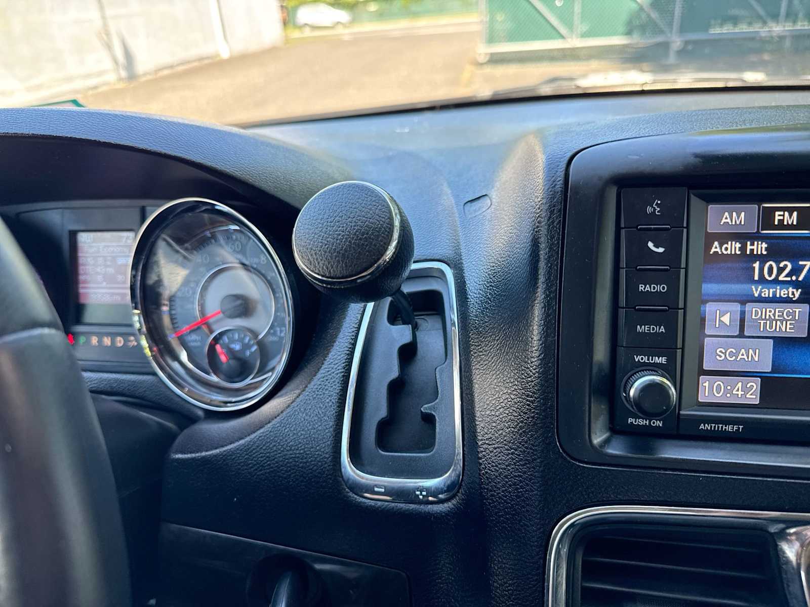 Thumbnail: 2014 Chrysler Town & Country - 29