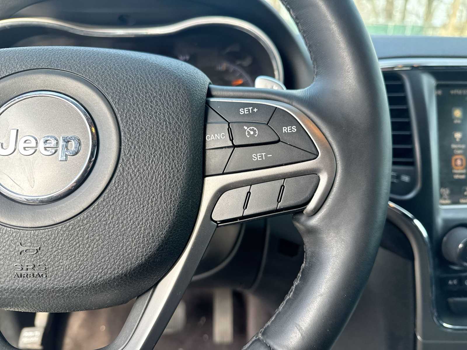 Thumbnail: 2017 Jeep Grand Cherokee - 26