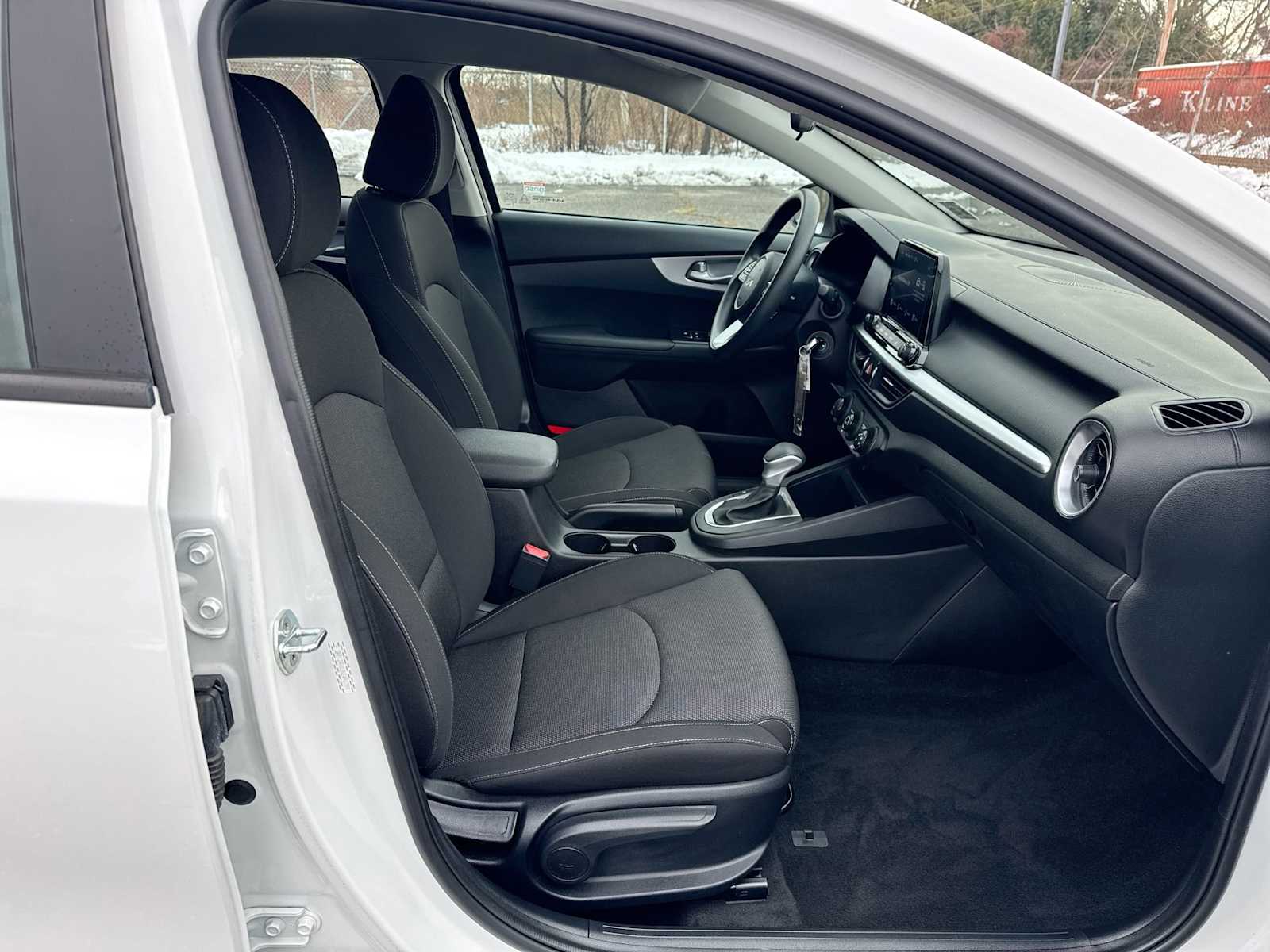 Thumbnail: 2022 Kia Forte - 15