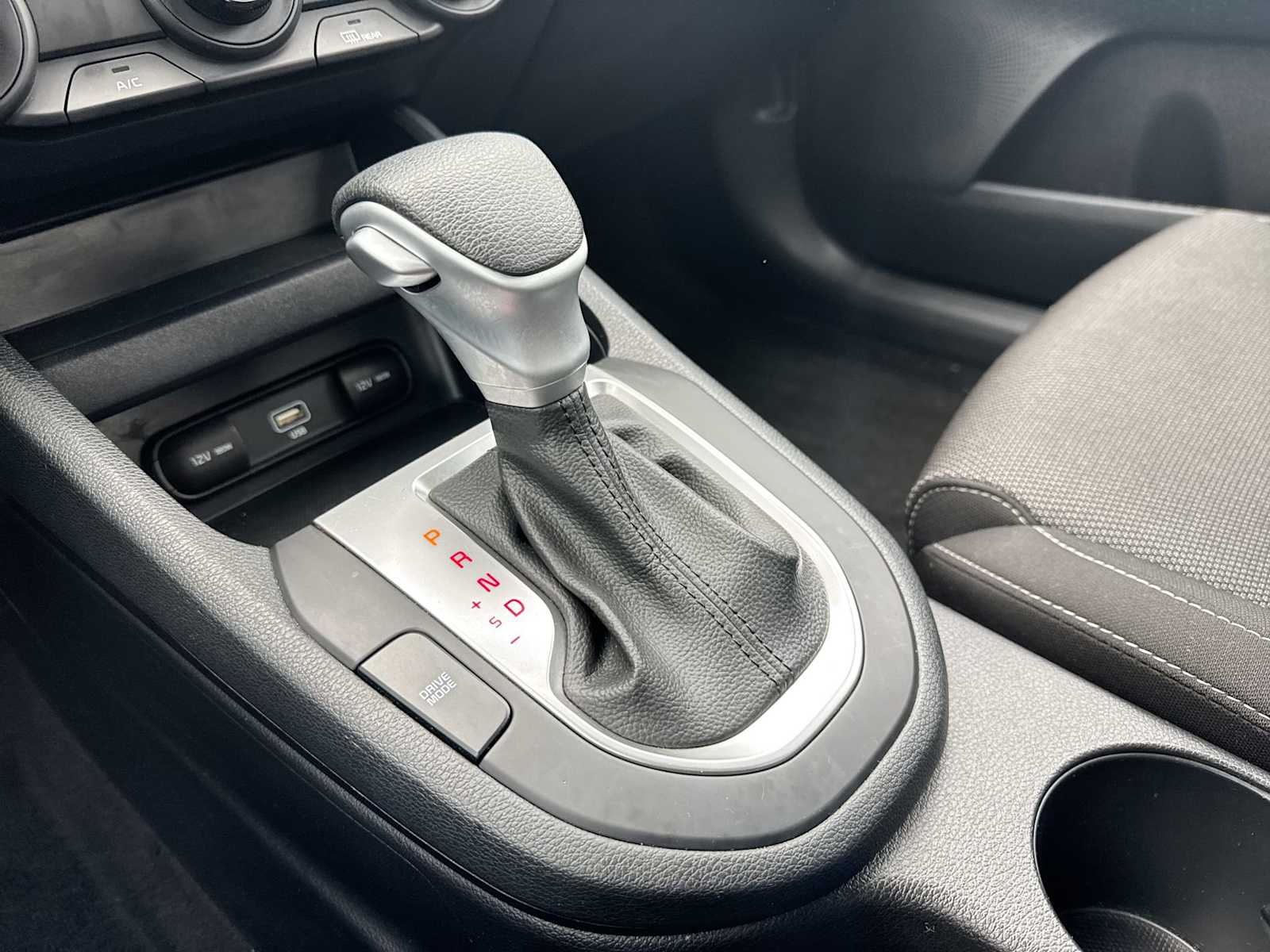 Thumbnail: 2022 Kia Forte - 29