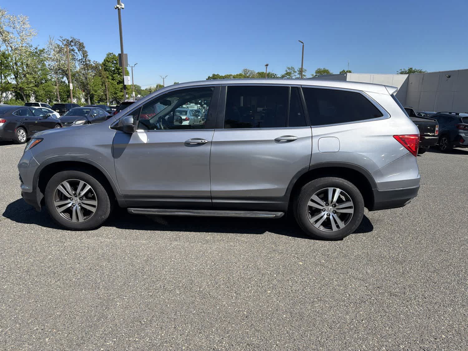 Thumbnail: 2017 Honda Pilot - 2