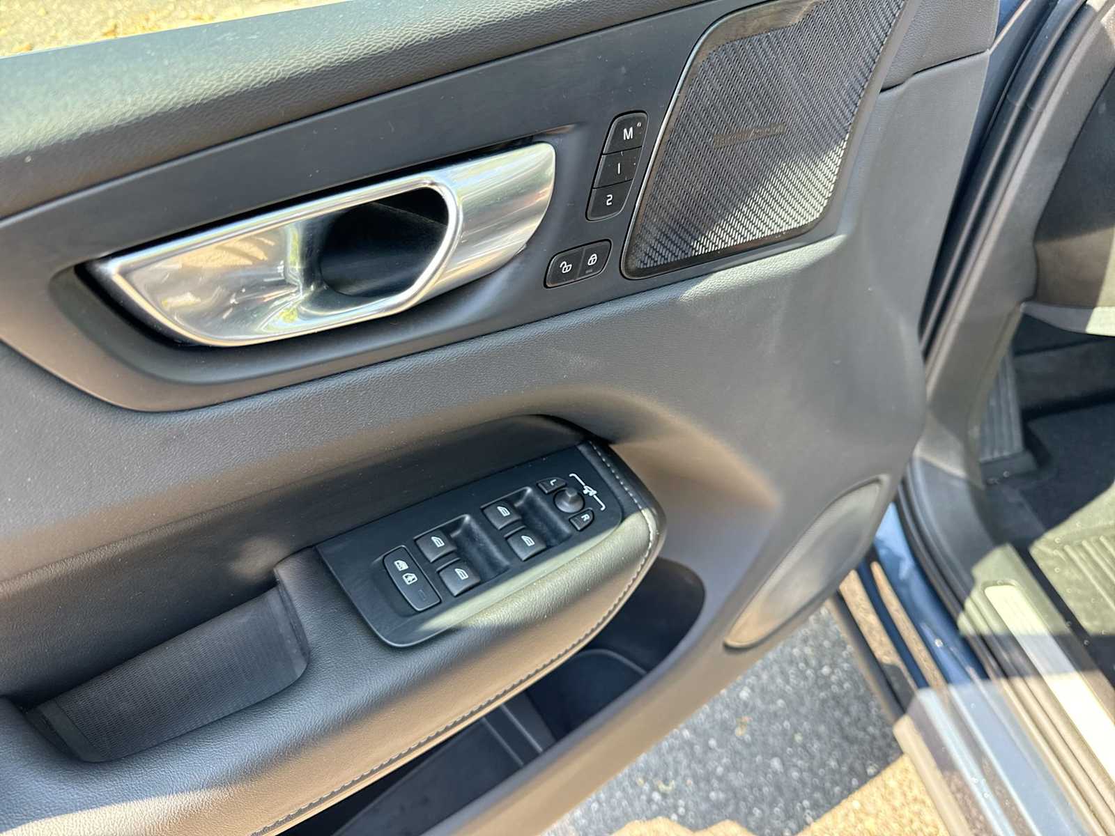 Thumbnail: 2022 Volvo XC60 - 22