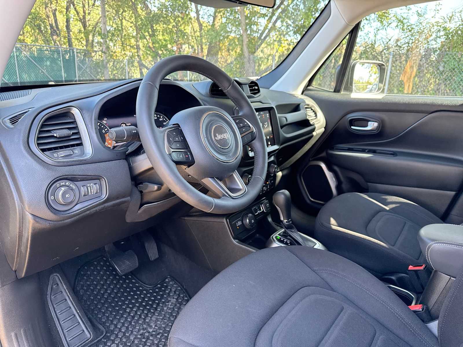 Thumbnail: 2022 Jeep Renegade - 10