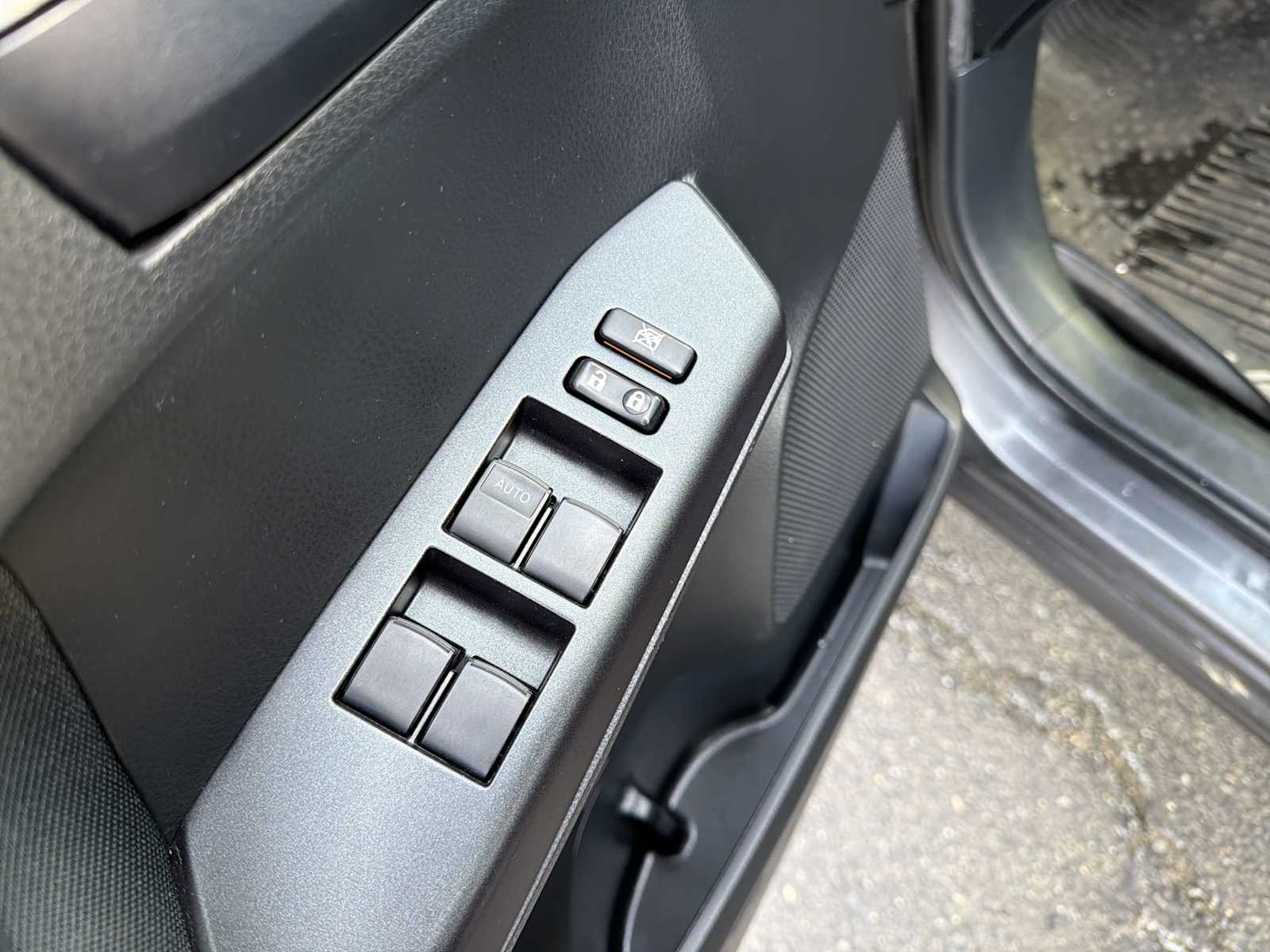 Thumbnail: 2017 Toyota RAV4 - 22