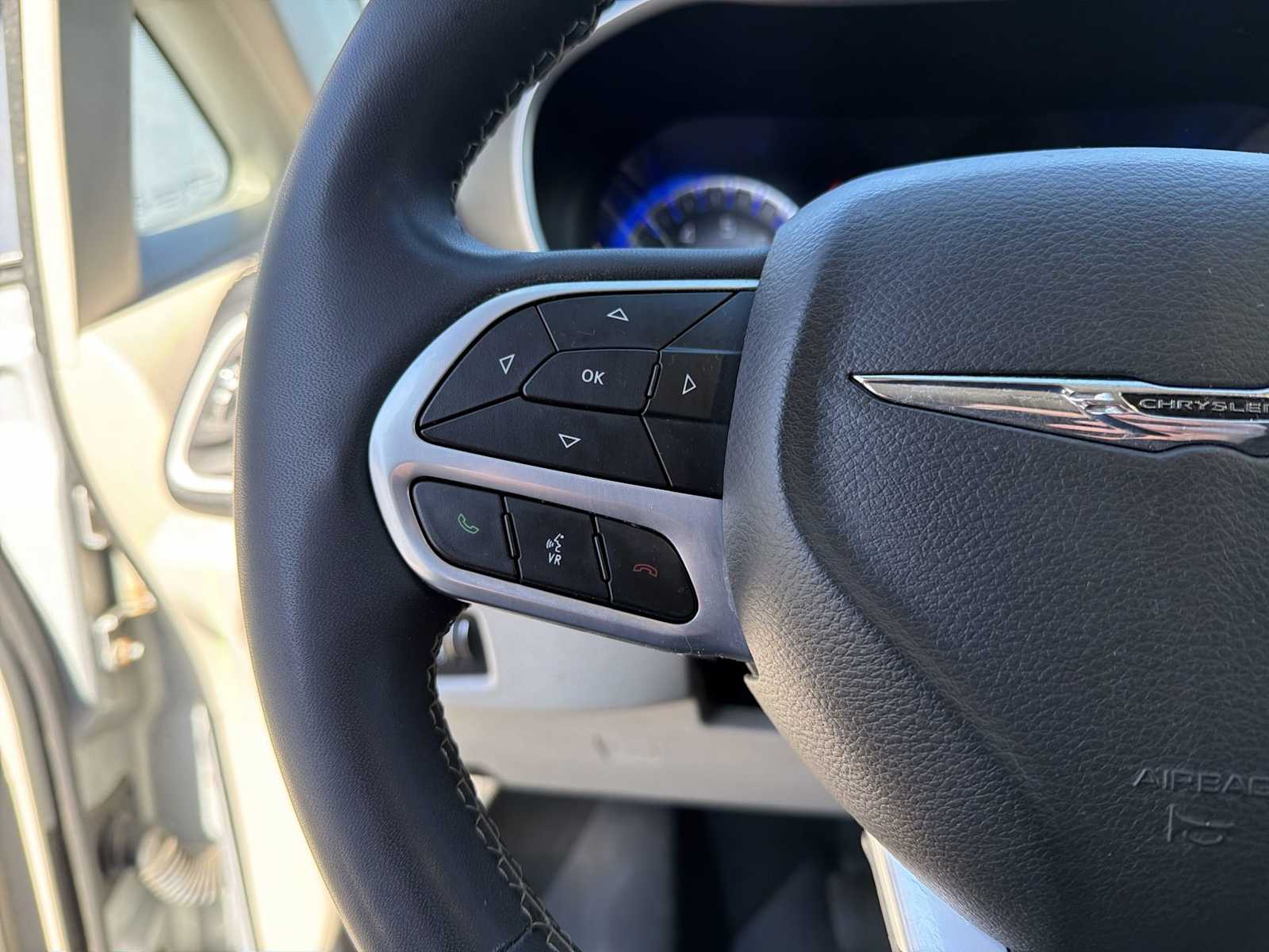 Thumbnail: 2022 Chrysler Pacifica - 25