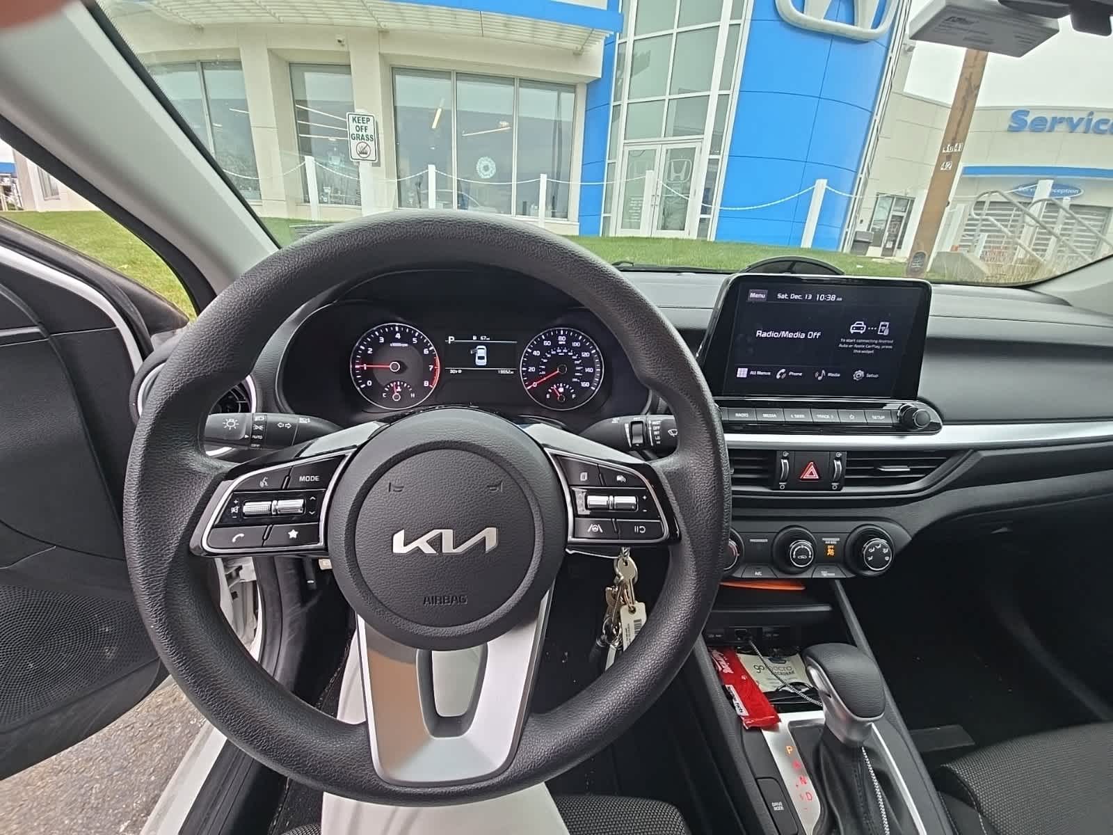 Thumbnail: 2022 Kia Forte - 23