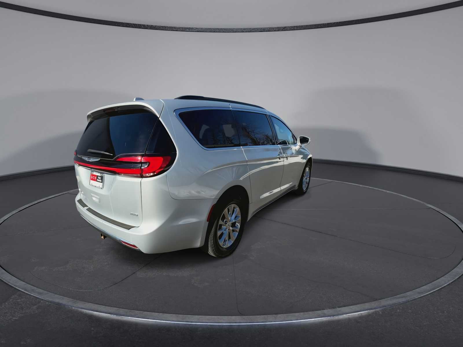 Thumbnail: 2022 Chrysler Pacifica - 8