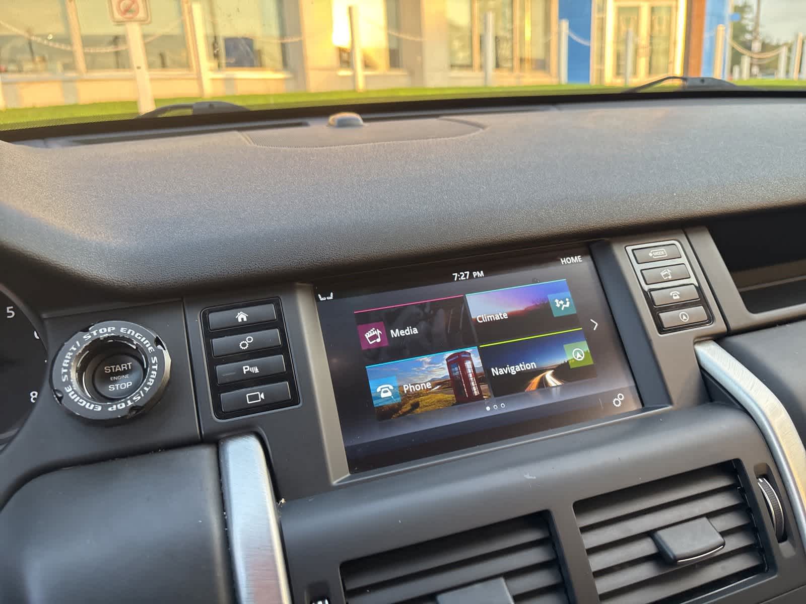 Thumbnail: 2018 Land Rover Discovery Sport - 10