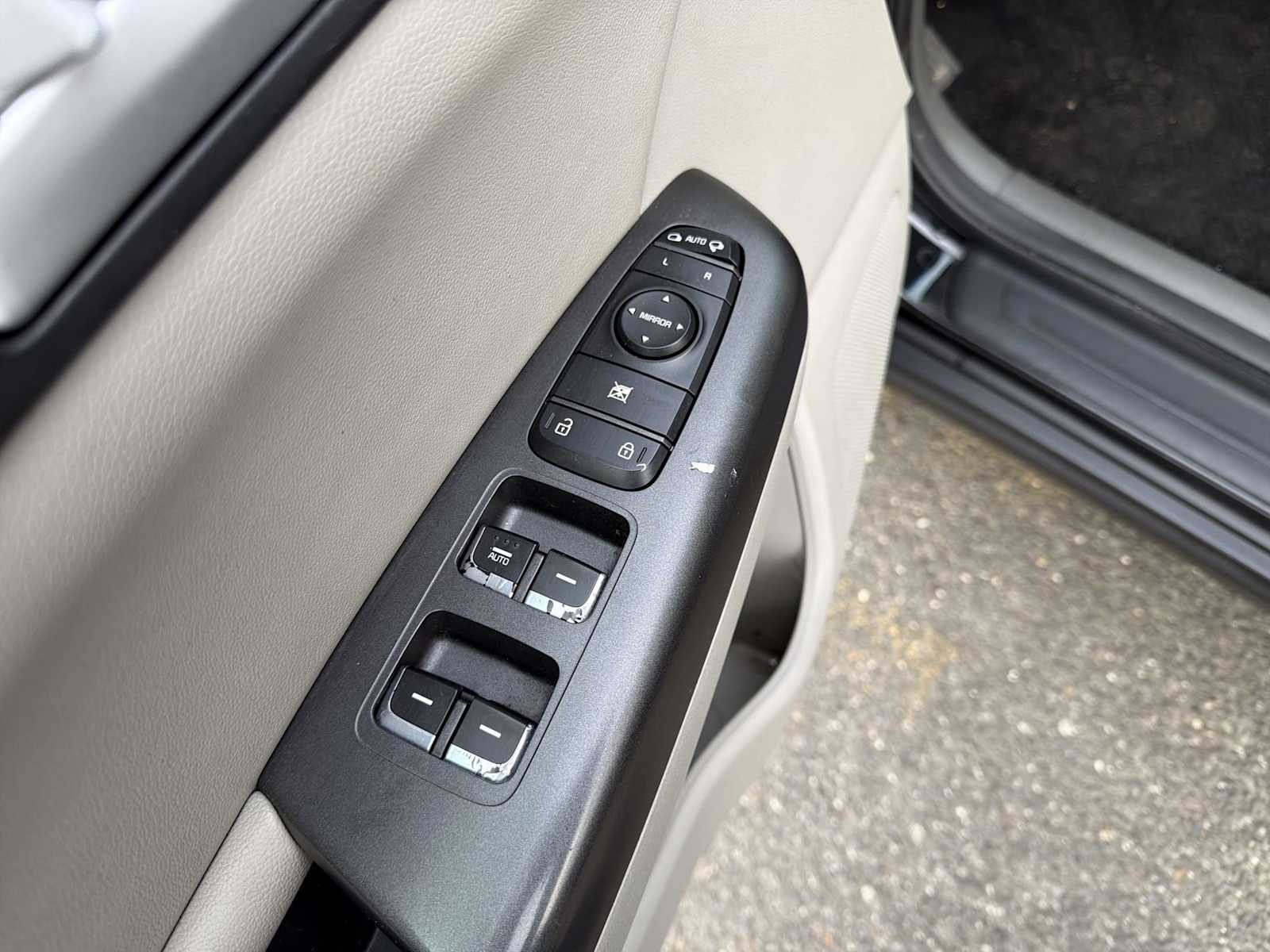 Thumbnail: 2017 Kia Sportage - 22