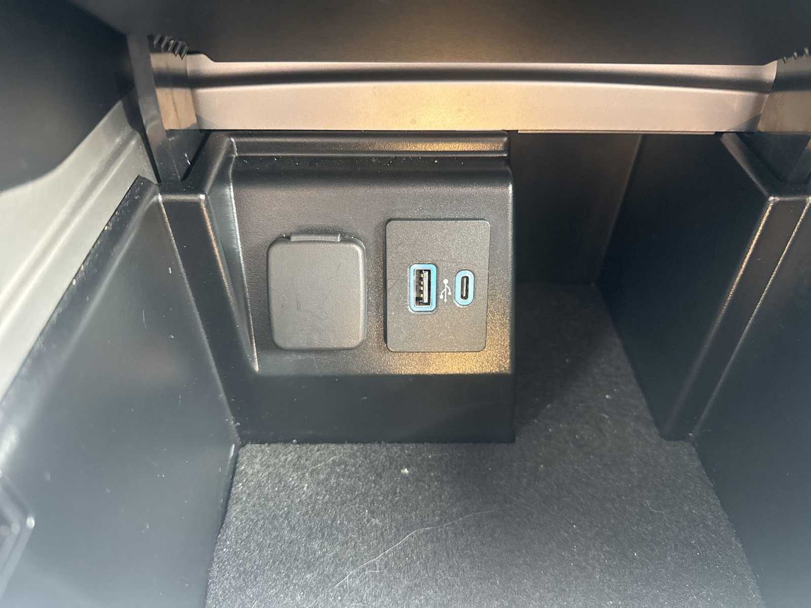 Thumbnail: 2022 Ford Explorer - 29