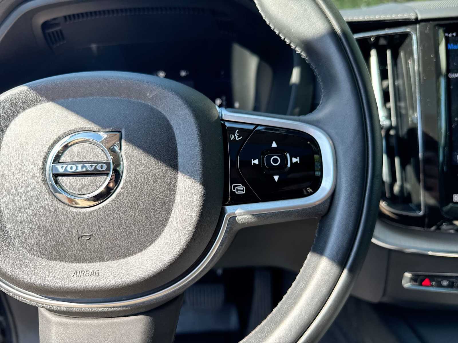 Thumbnail: 2022 Volvo XC60 - 26