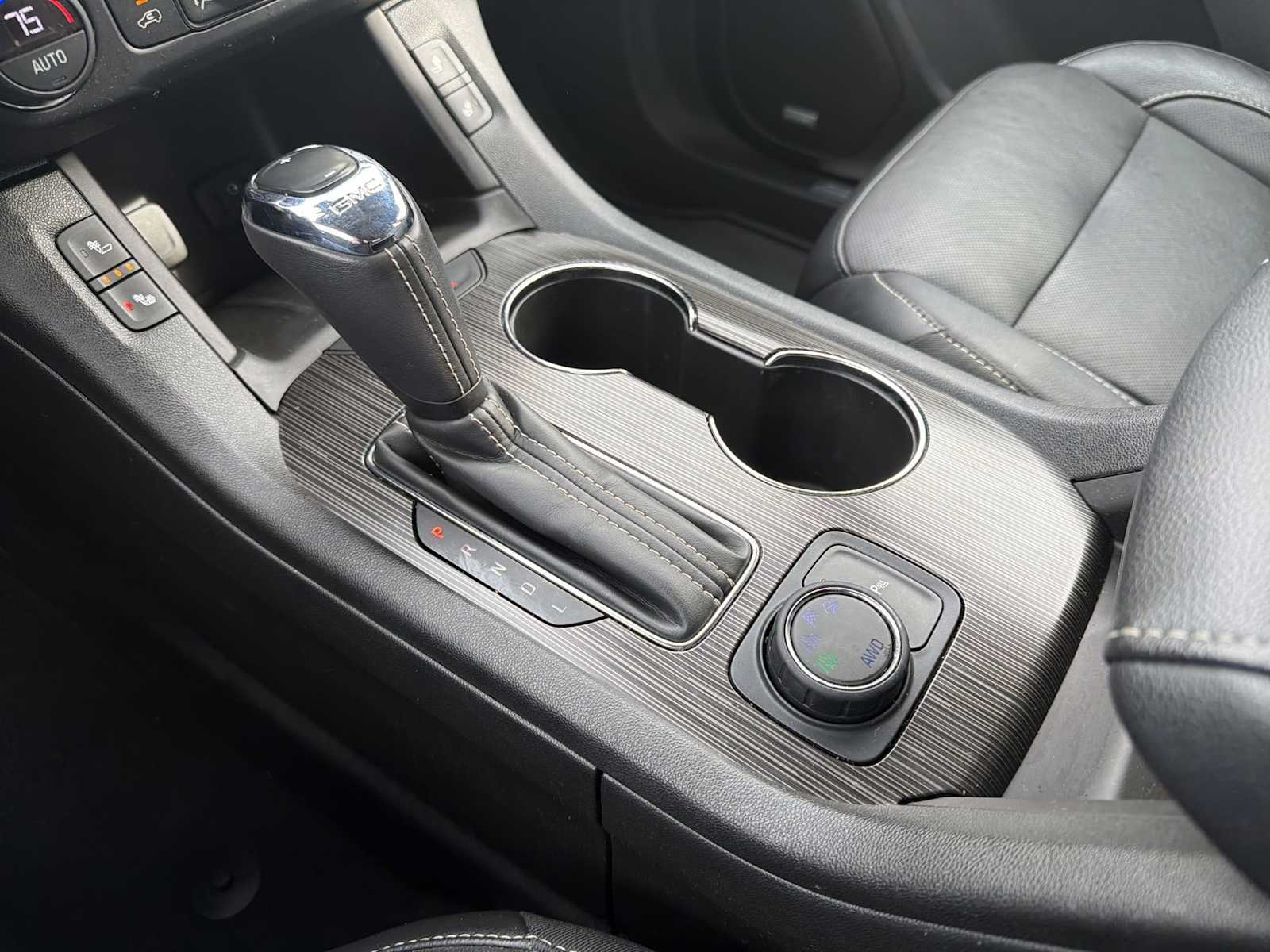 Thumbnail: 2018 GMC Acadia - 32