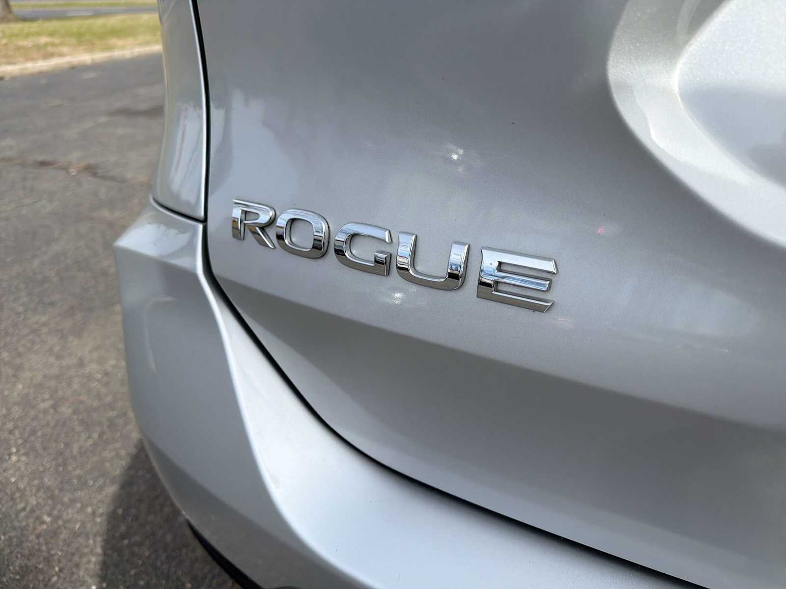 Thumbnail: 2018 Nissan Rogue - 18