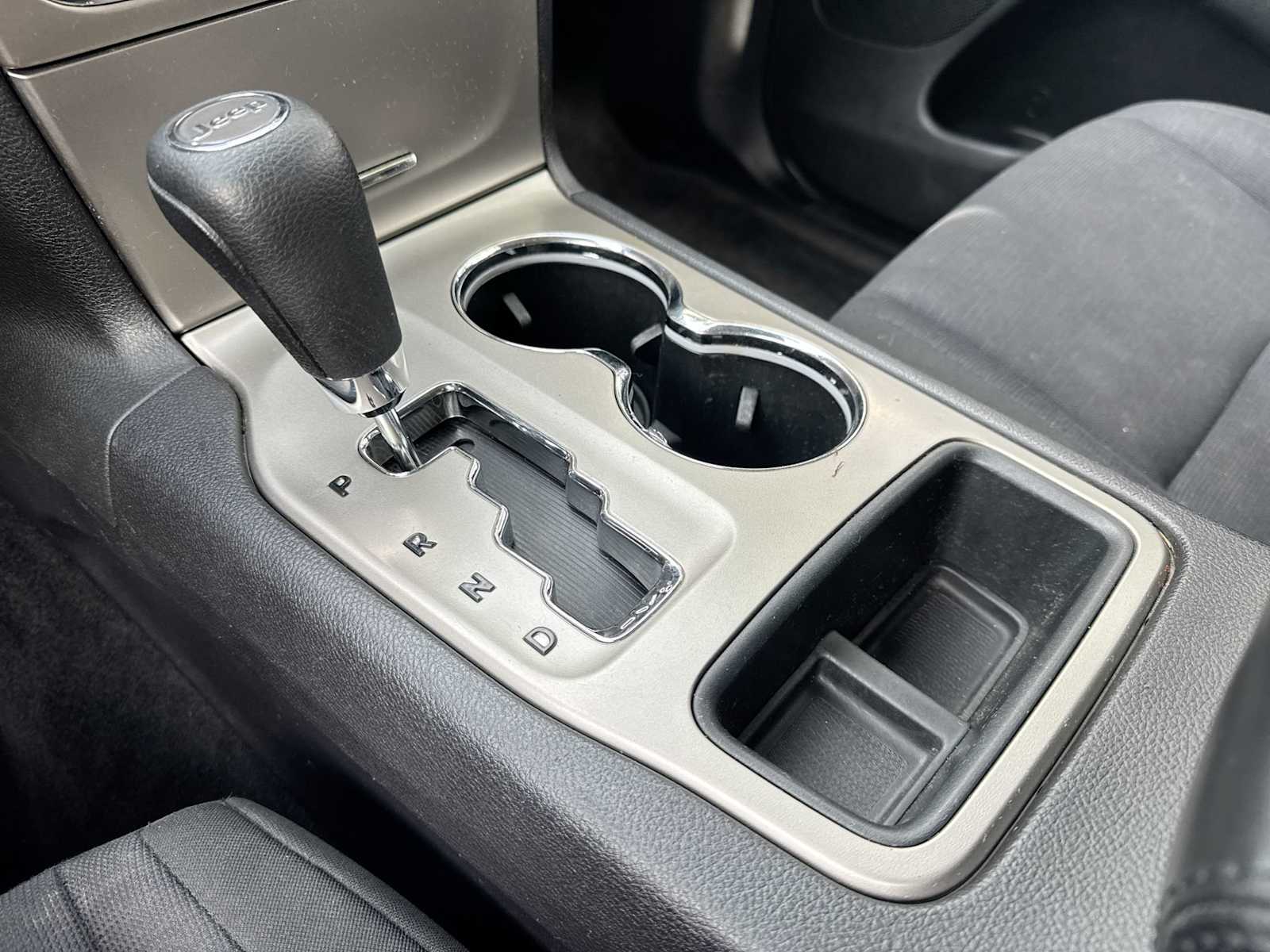 Thumbnail: 2012 Jeep Grand Cherokee - 28