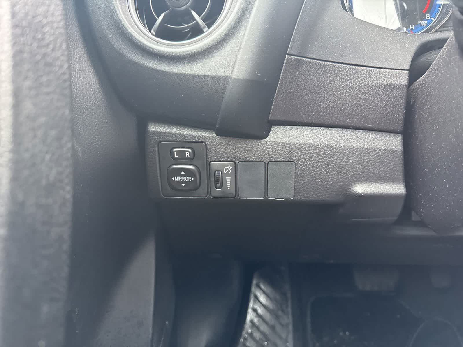 2018 Toyota Corolla LE 19