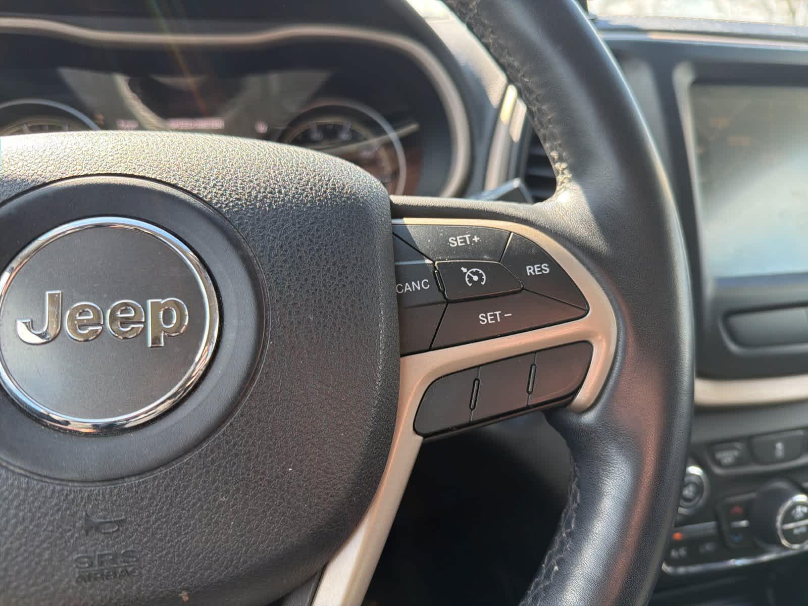 Thumbnail: 2015 Jeep Cherokee - 19