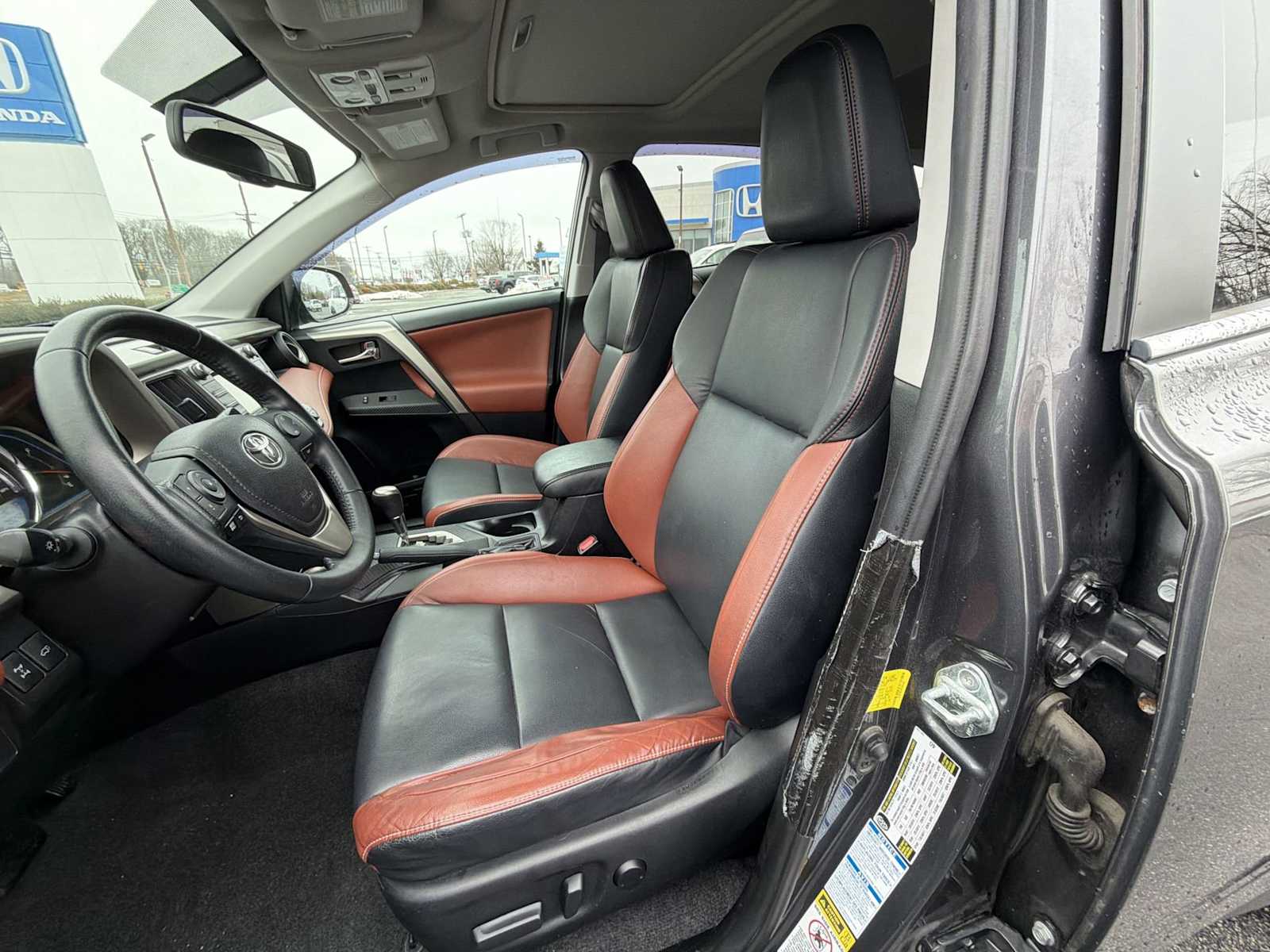 Thumbnail: 2015 Toyota RAV4 - 21