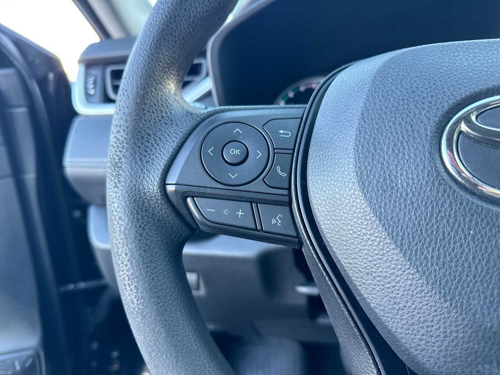 Thumbnail: 2022 Toyota RAV4 - 24