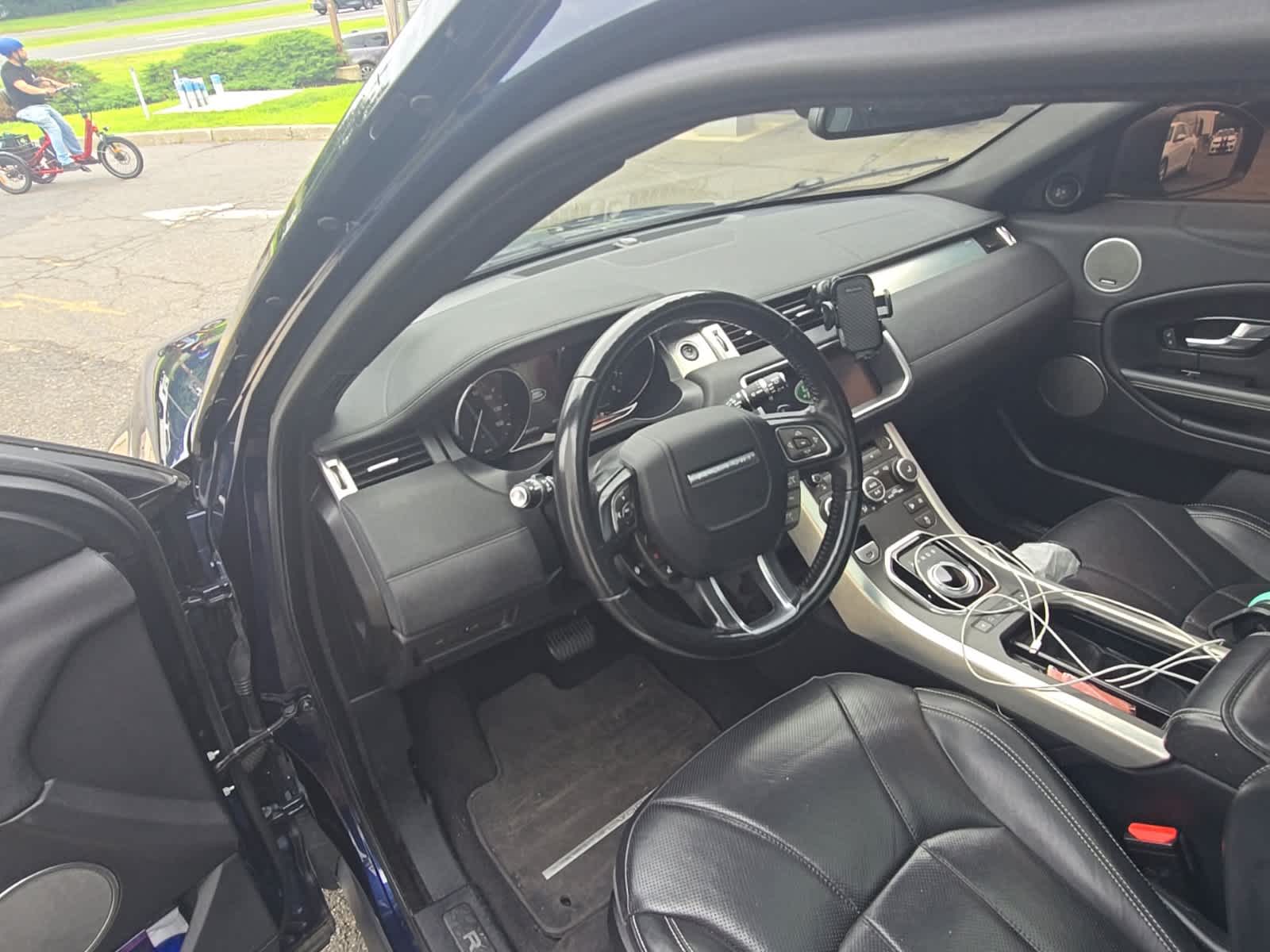 Thumbnail: 2017 Land Rover Range Rover Evoque - 9