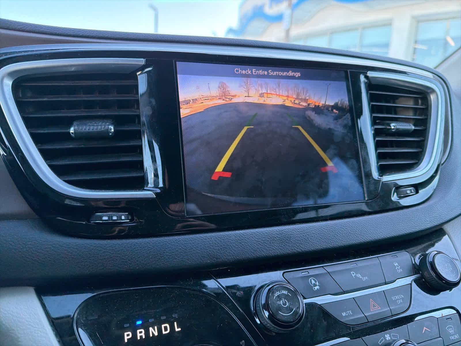 Thumbnail: 2018 Chrysler Pacifica - 14