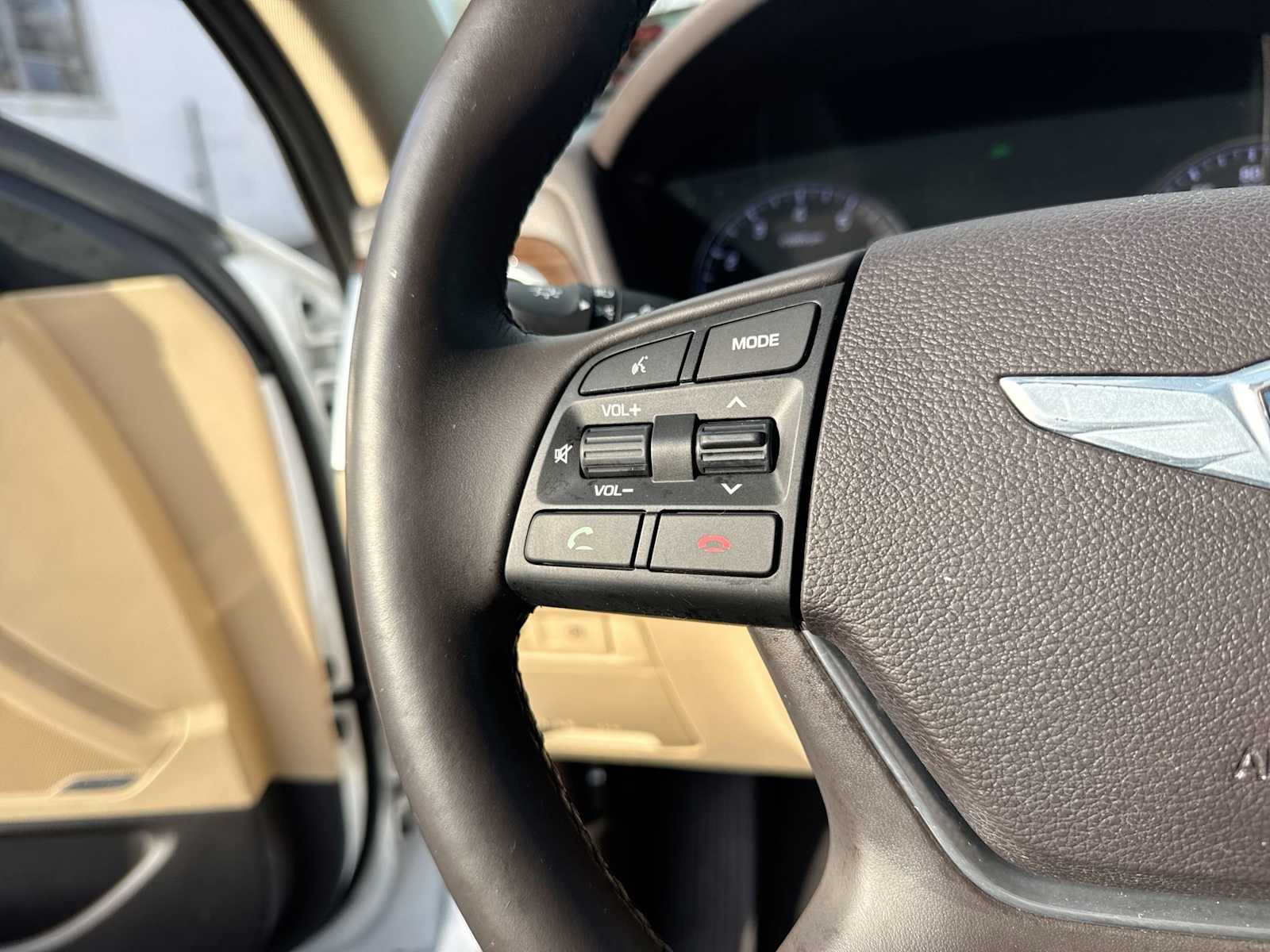 Thumbnail: 2015 Hyundai Genesis - 25