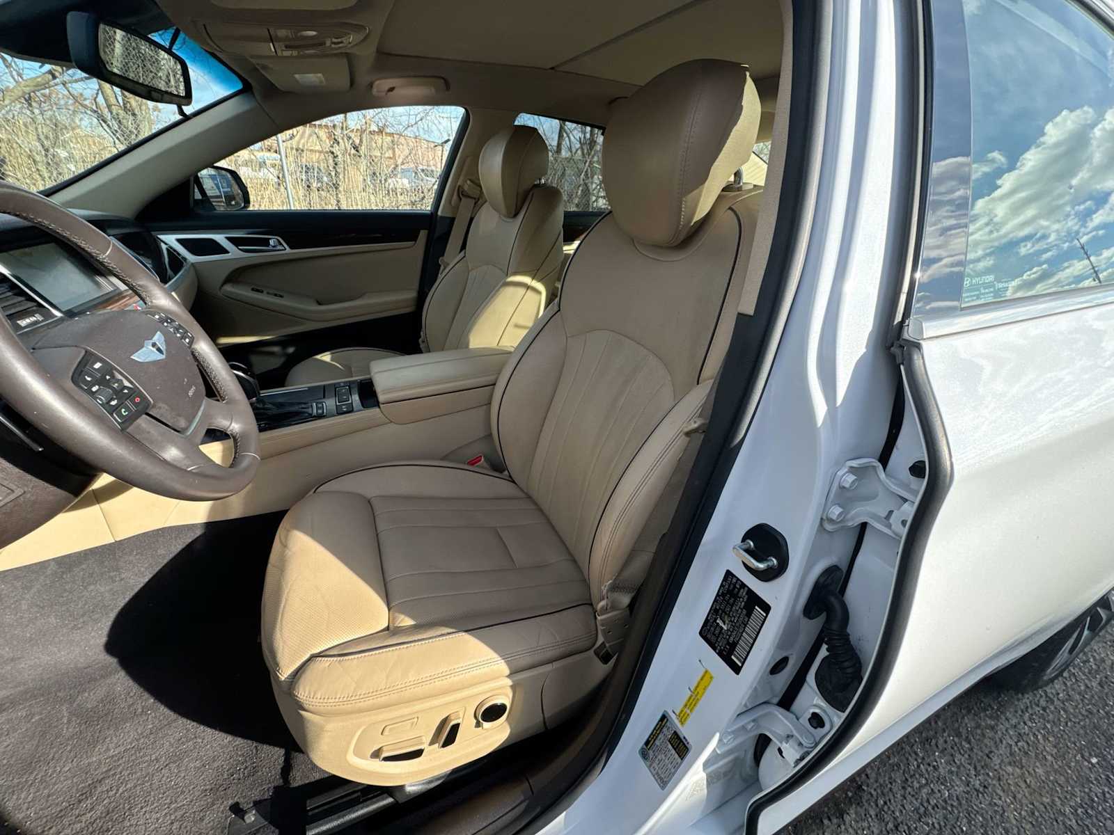 Thumbnail: 2015 Hyundai Genesis - 21