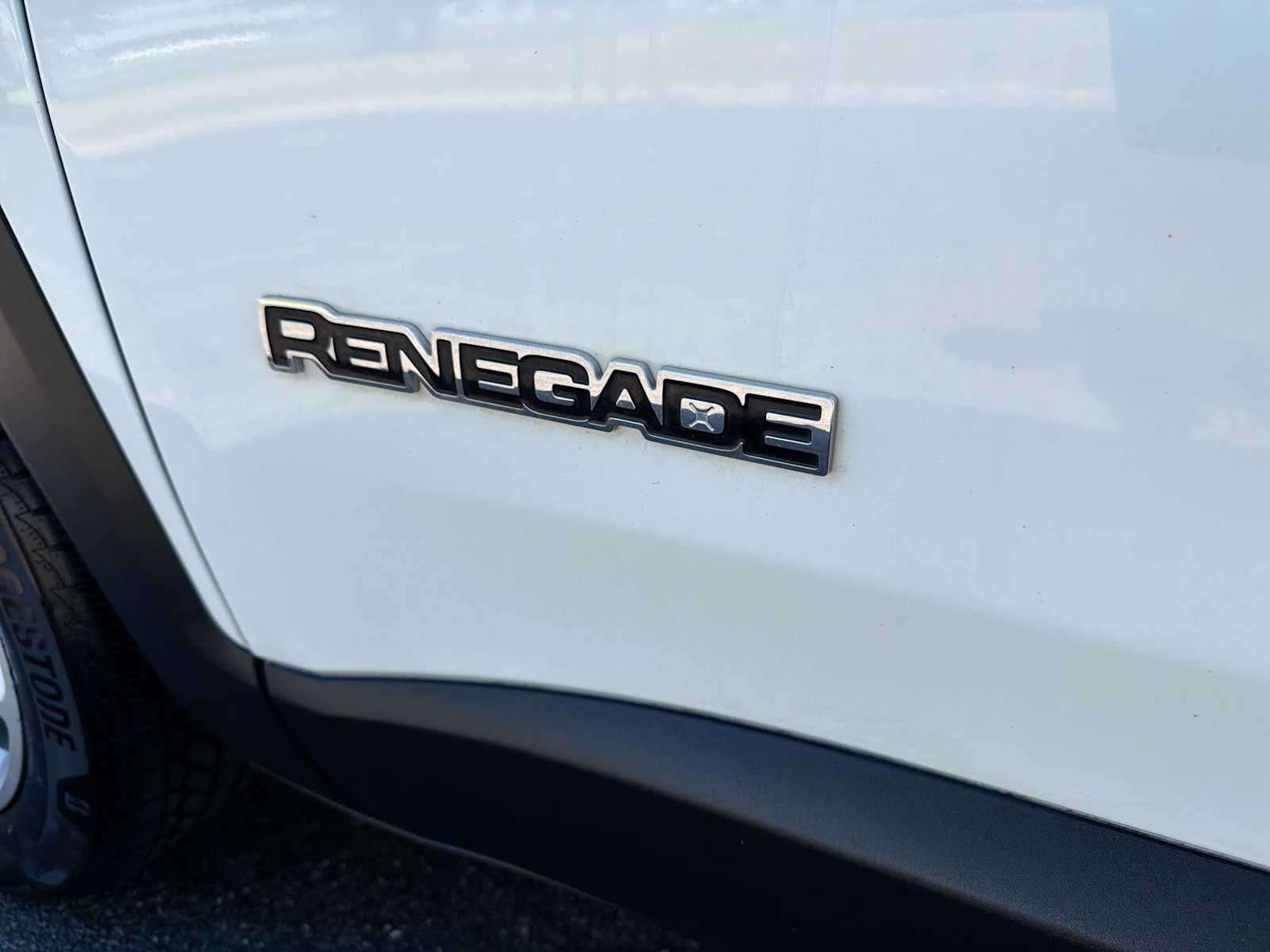 Thumbnail: 2016 Jeep Renegade - 18