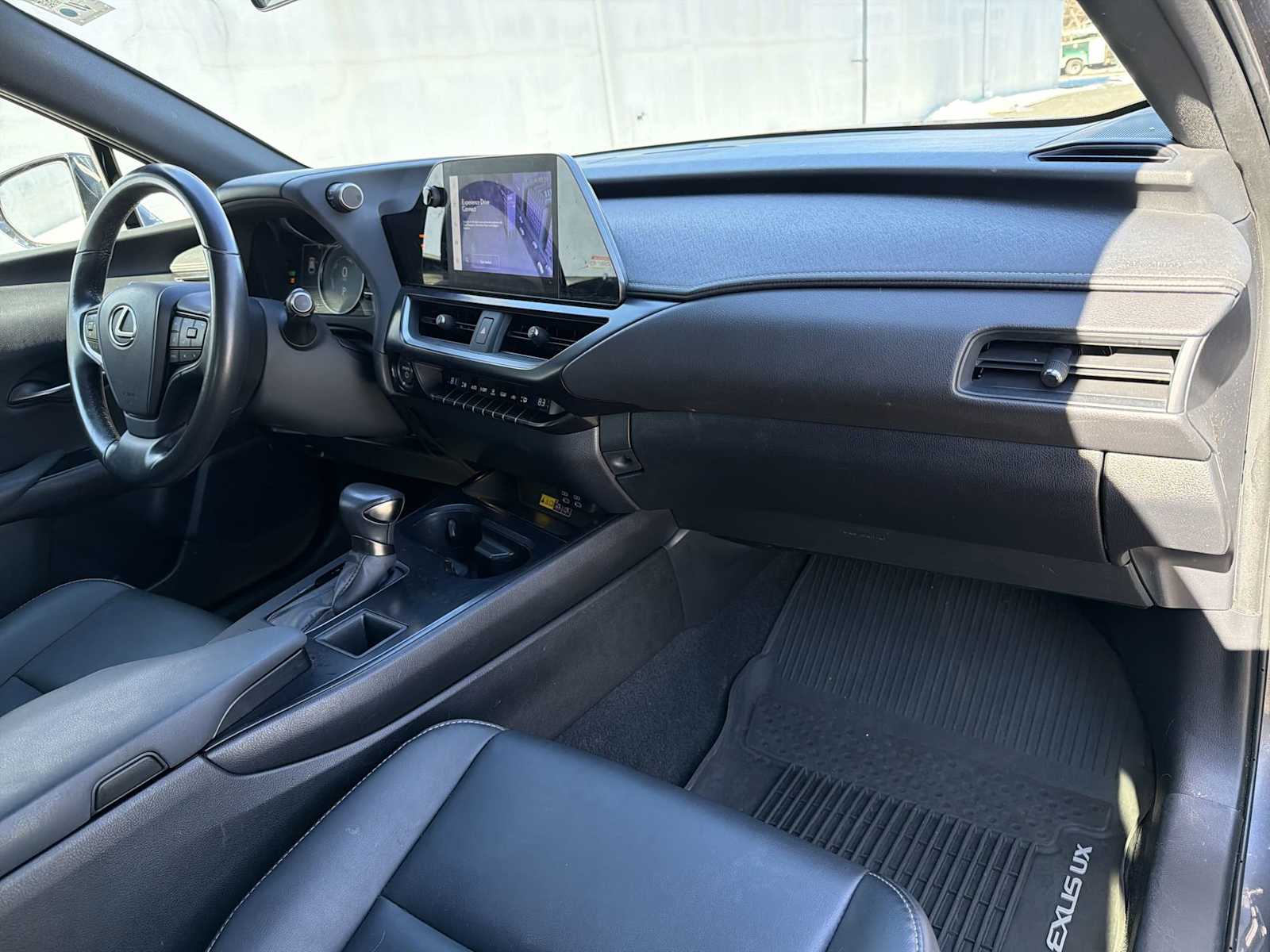 Thumbnail: 2023 Lexus UX - 16