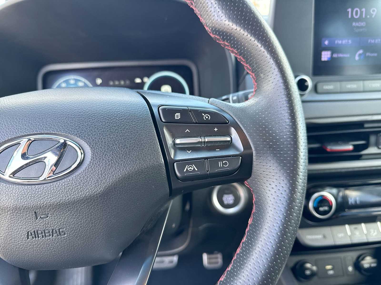 Thumbnail: 2022 Hyundai Kona - 25