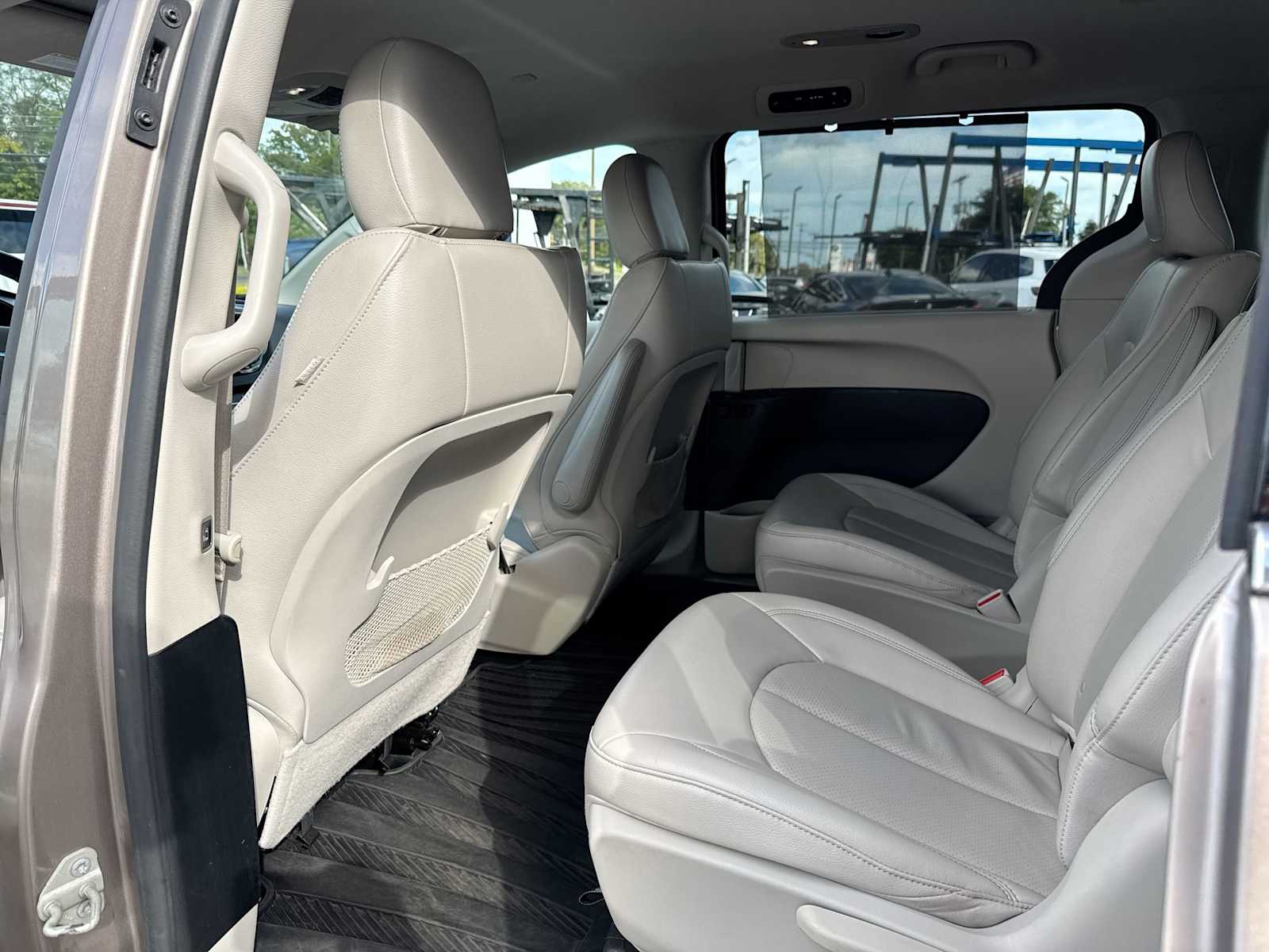 Thumbnail: 2018 Chrysler Pacifica - 12