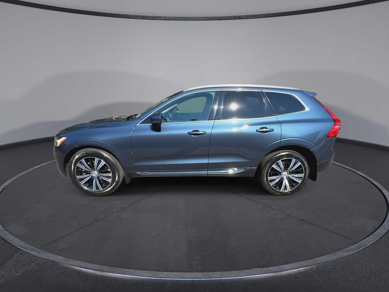Thumbnail: 2022 Volvo XC60 - 5