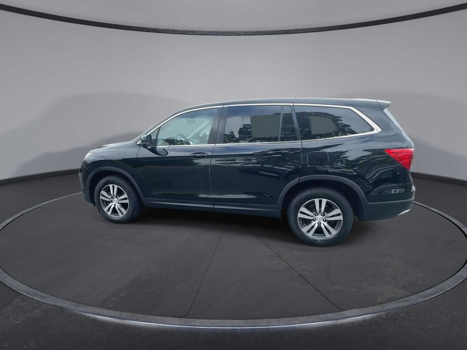Thumbnail: 2017 Honda Pilot - 5