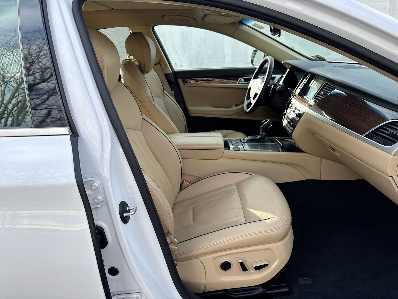 Thumbnail: 2015 Hyundai Genesis - 15