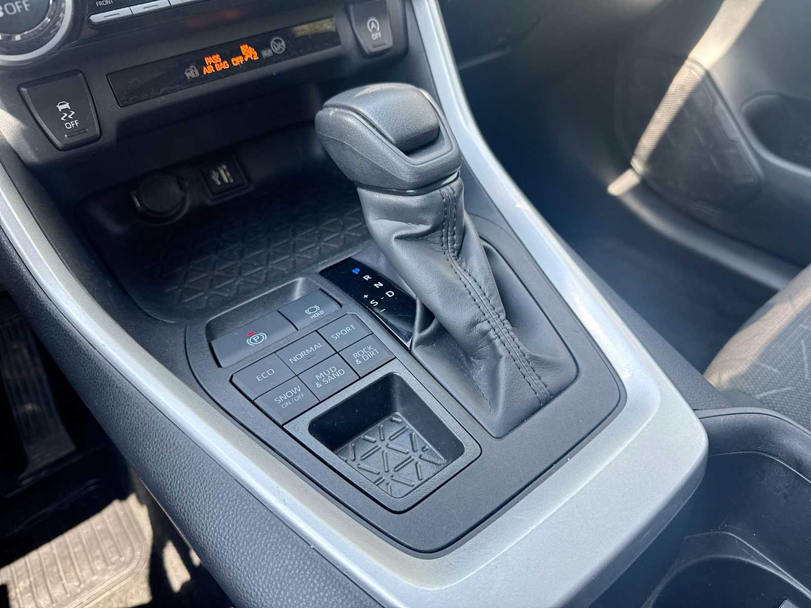 2024 Toyota RAV4 XLE 29