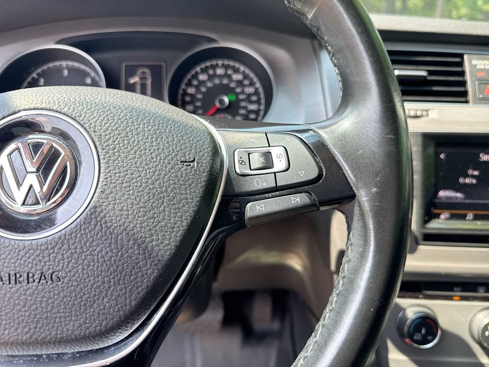 Thumbnail: 2015 Volkswagen e-Golf - 25