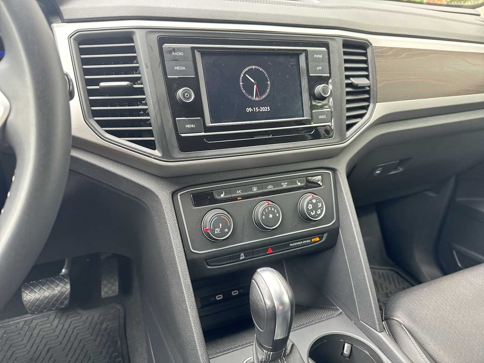 Thumbnail: 2022 Volkswagen Atlas - 26