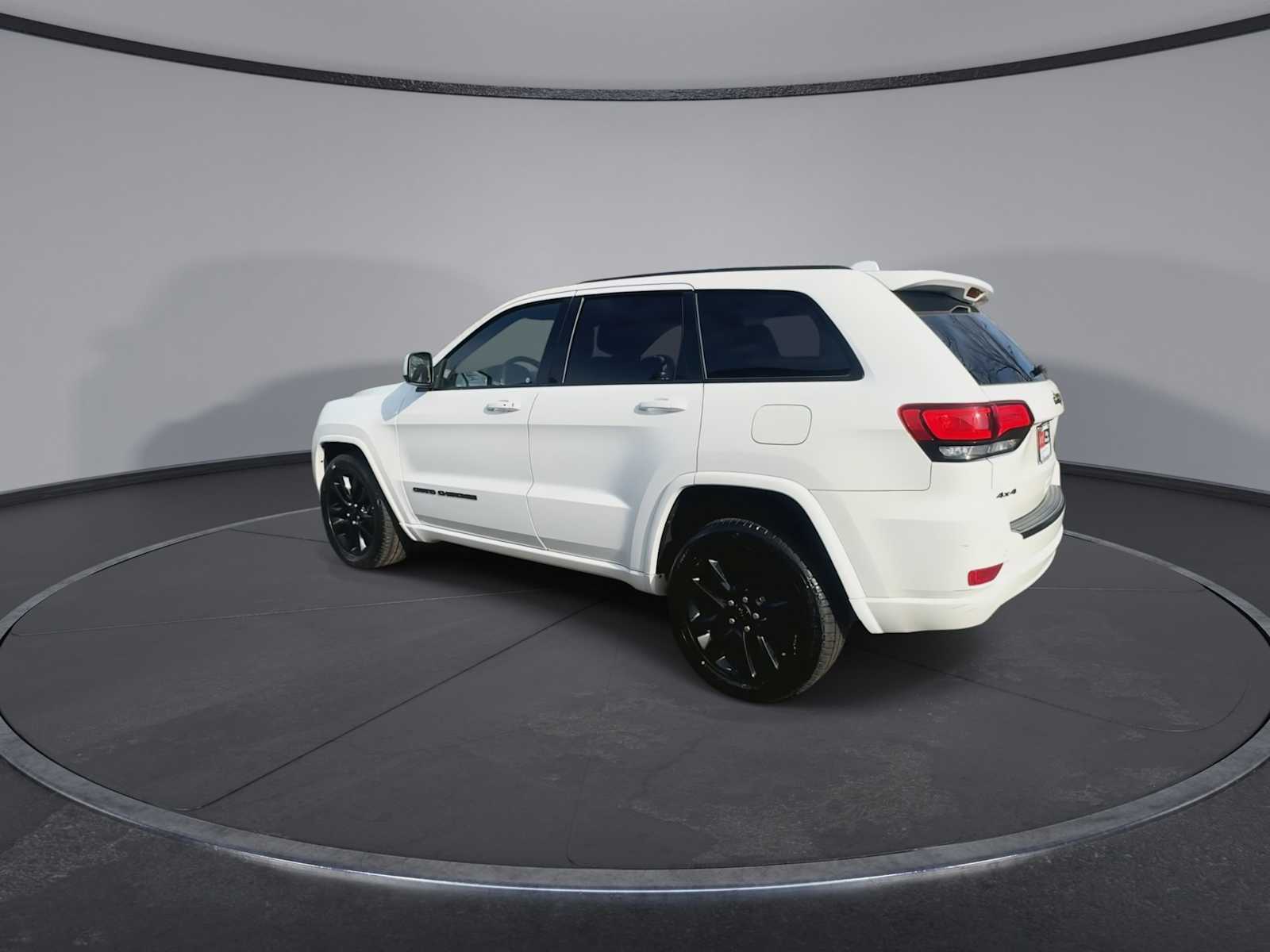 Thumbnail: 2017 Jeep Grand Cherokee - 6