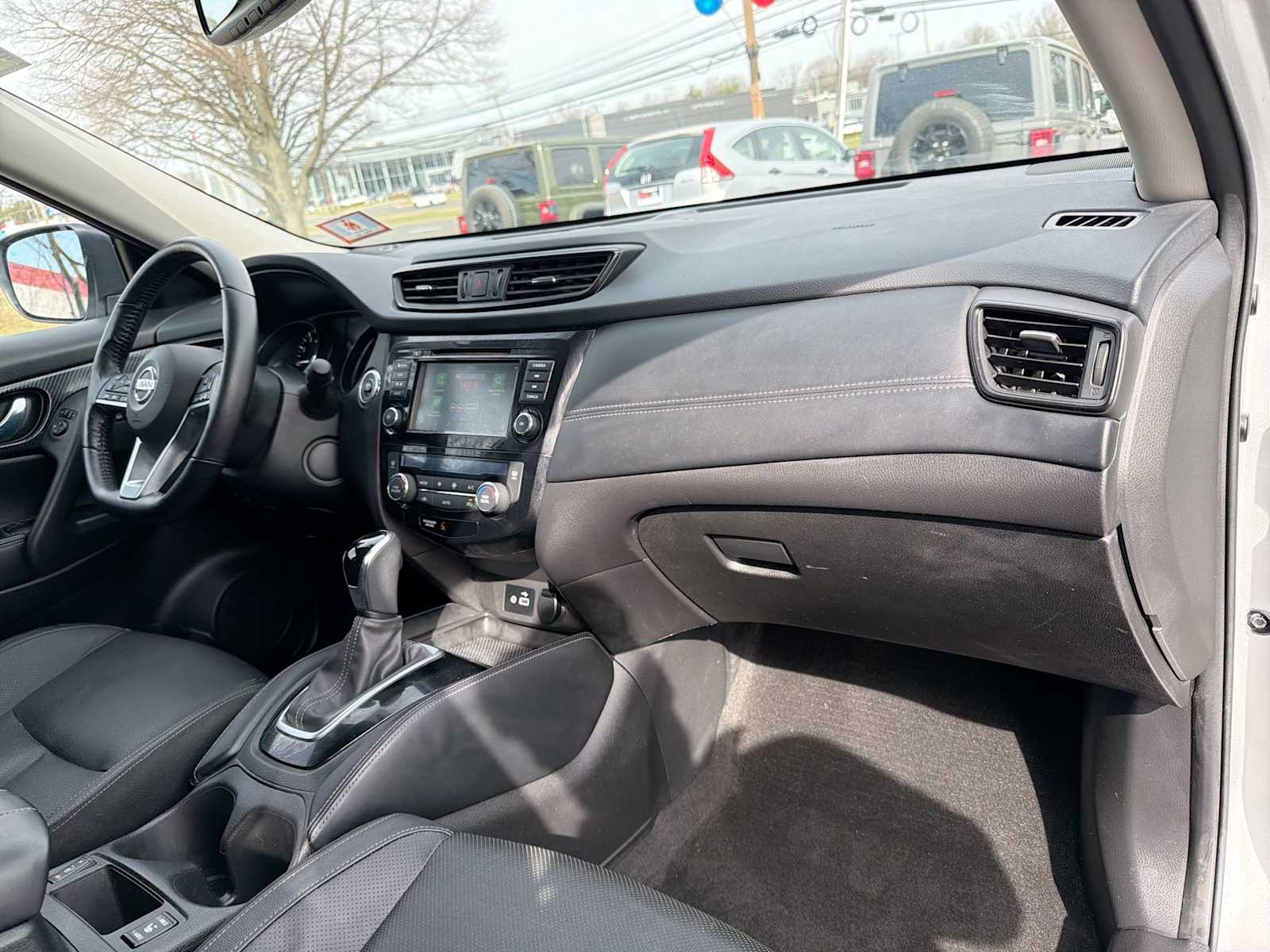 Thumbnail: 2018 Nissan Rogue - 16