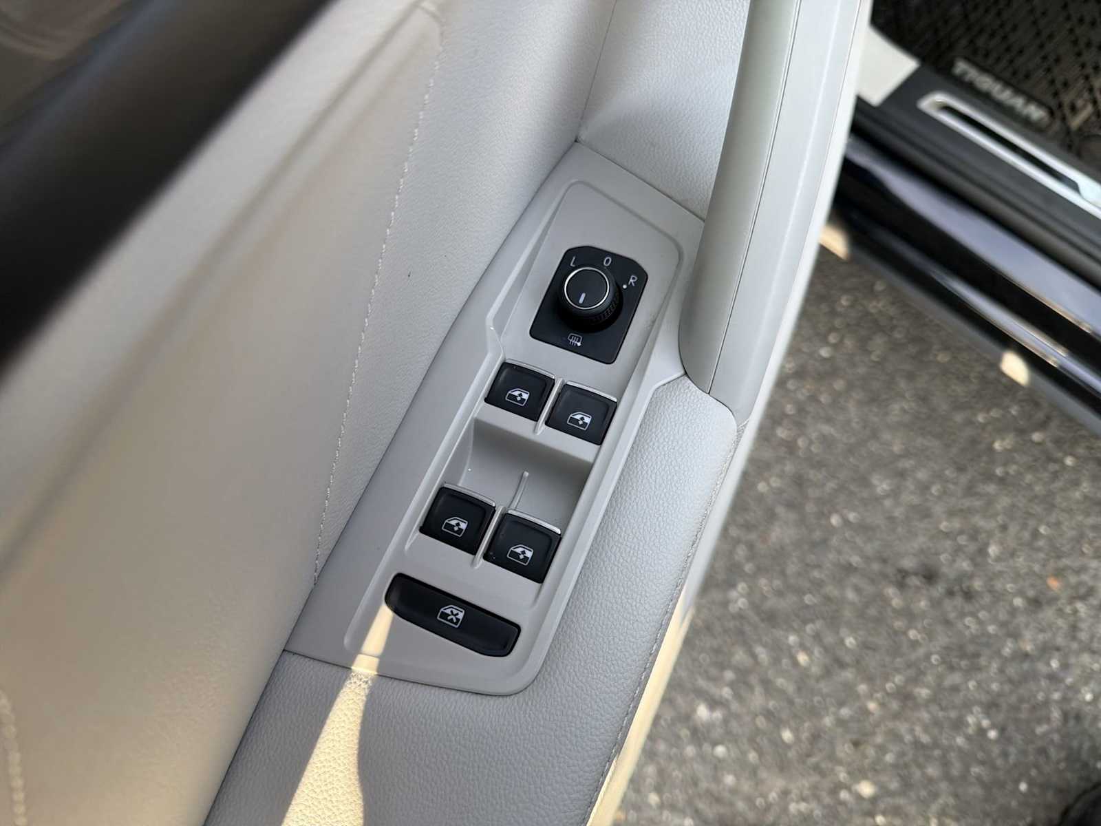 Thumbnail: 2024 Volkswagen Tiguan - 22