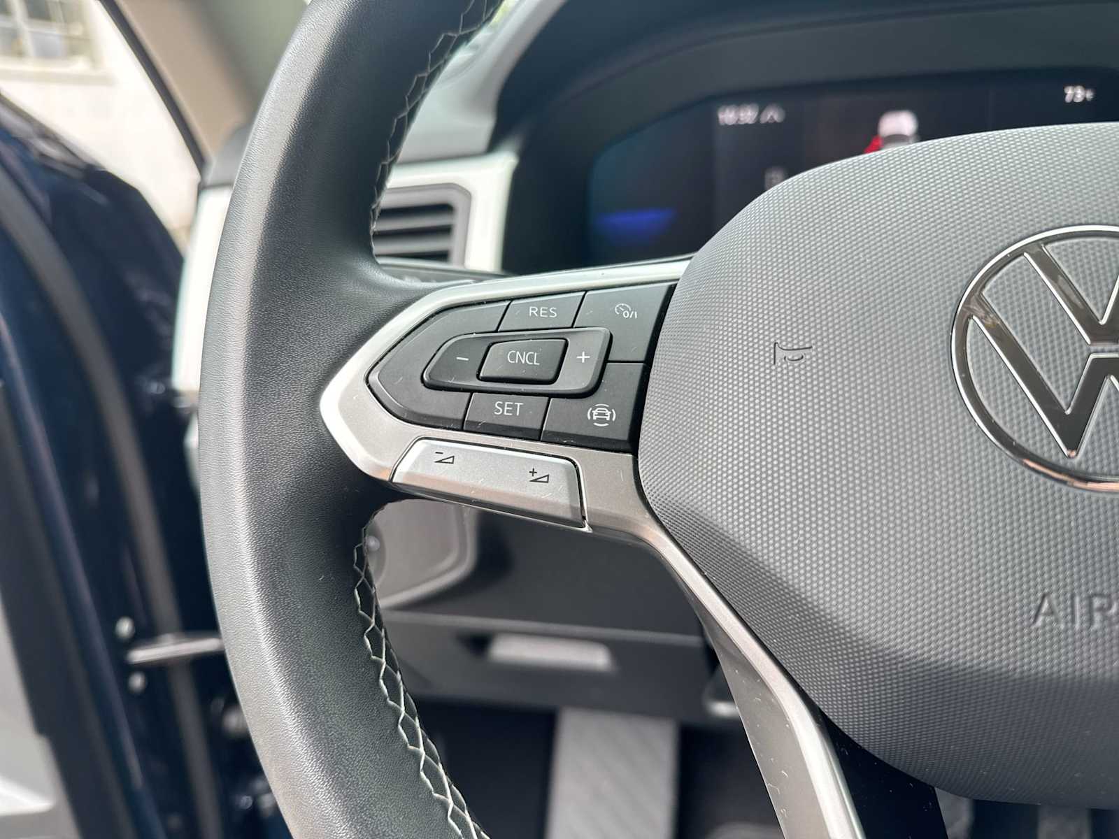 Thumbnail: 2022 Volkswagen Atlas - 24