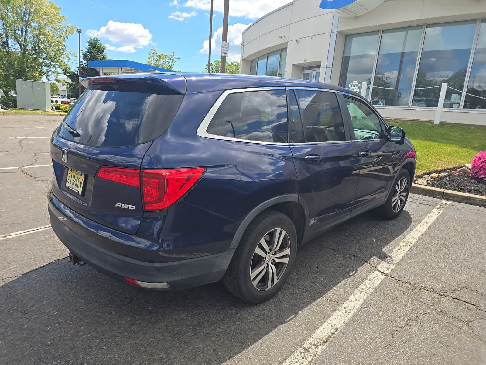 Thumbnail: 2018 Honda Pilot - 6