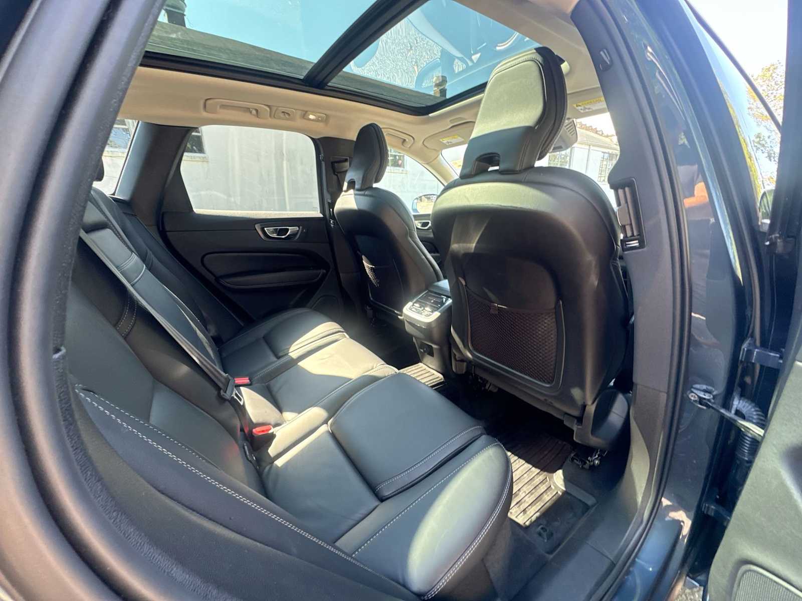 Thumbnail: 2022 Volvo XC60 - 14