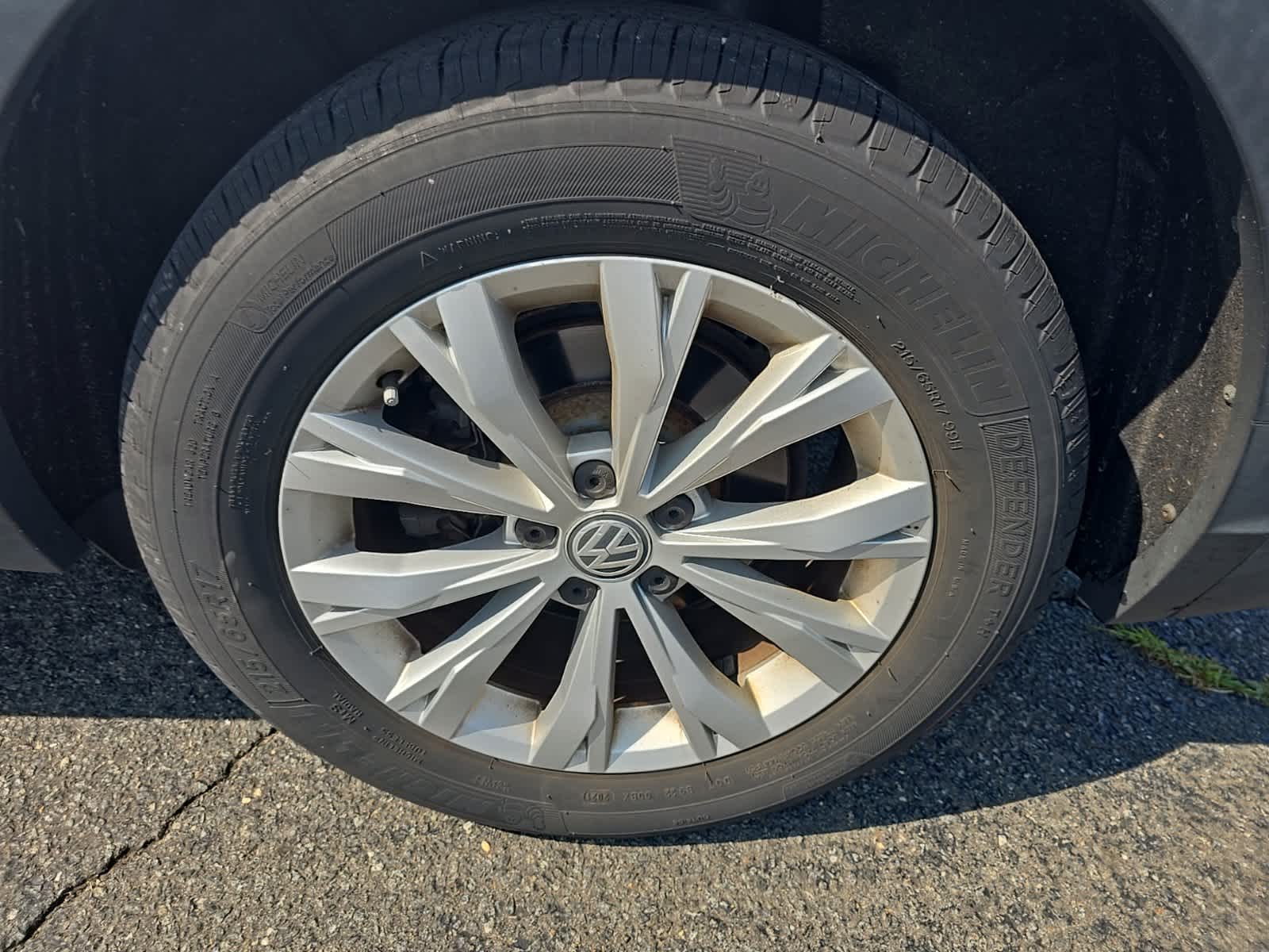 Thumbnail: 2018 Volkswagen Tiguan - 17