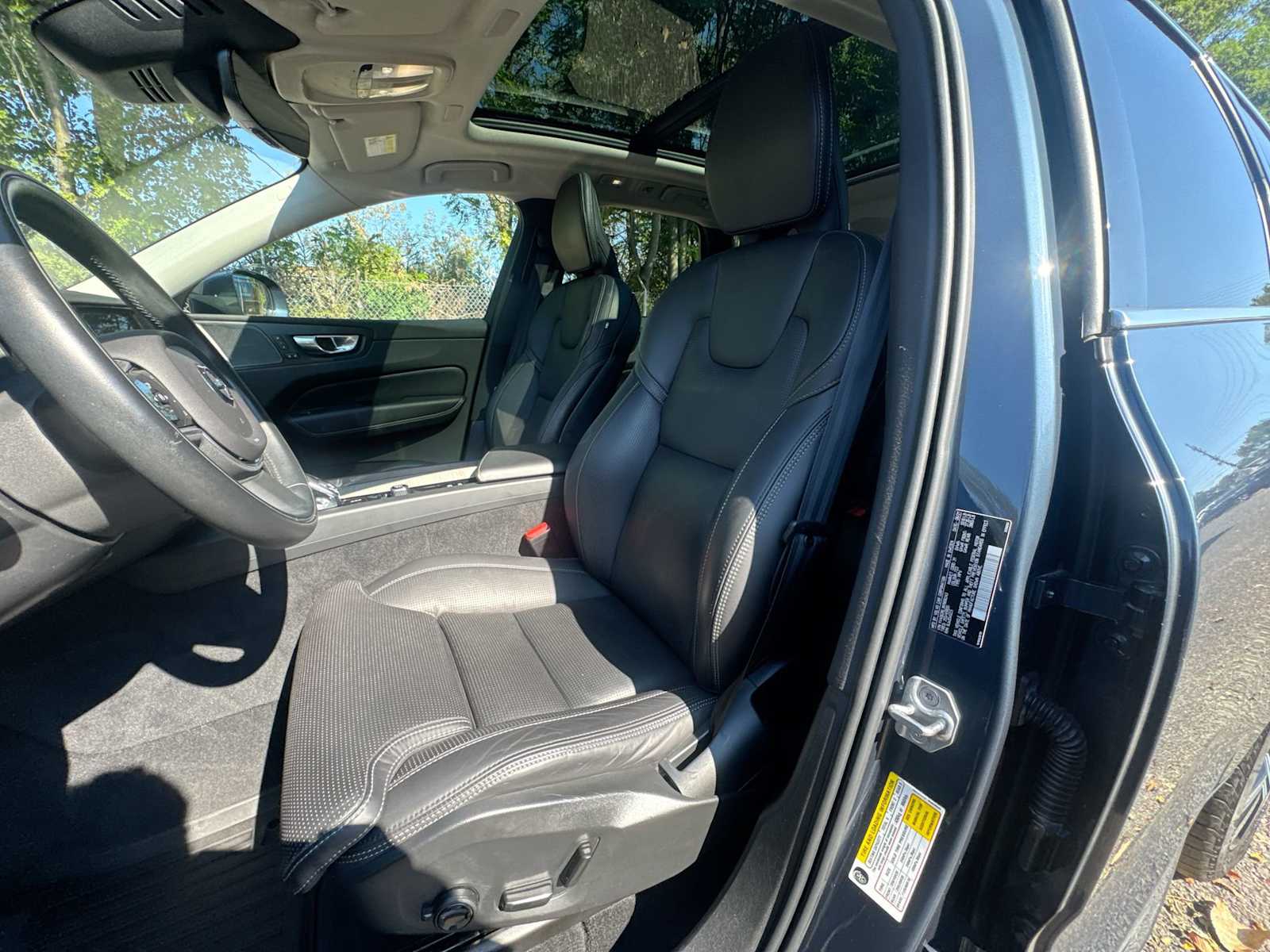 Thumbnail: 2022 Volvo XC60 - 21