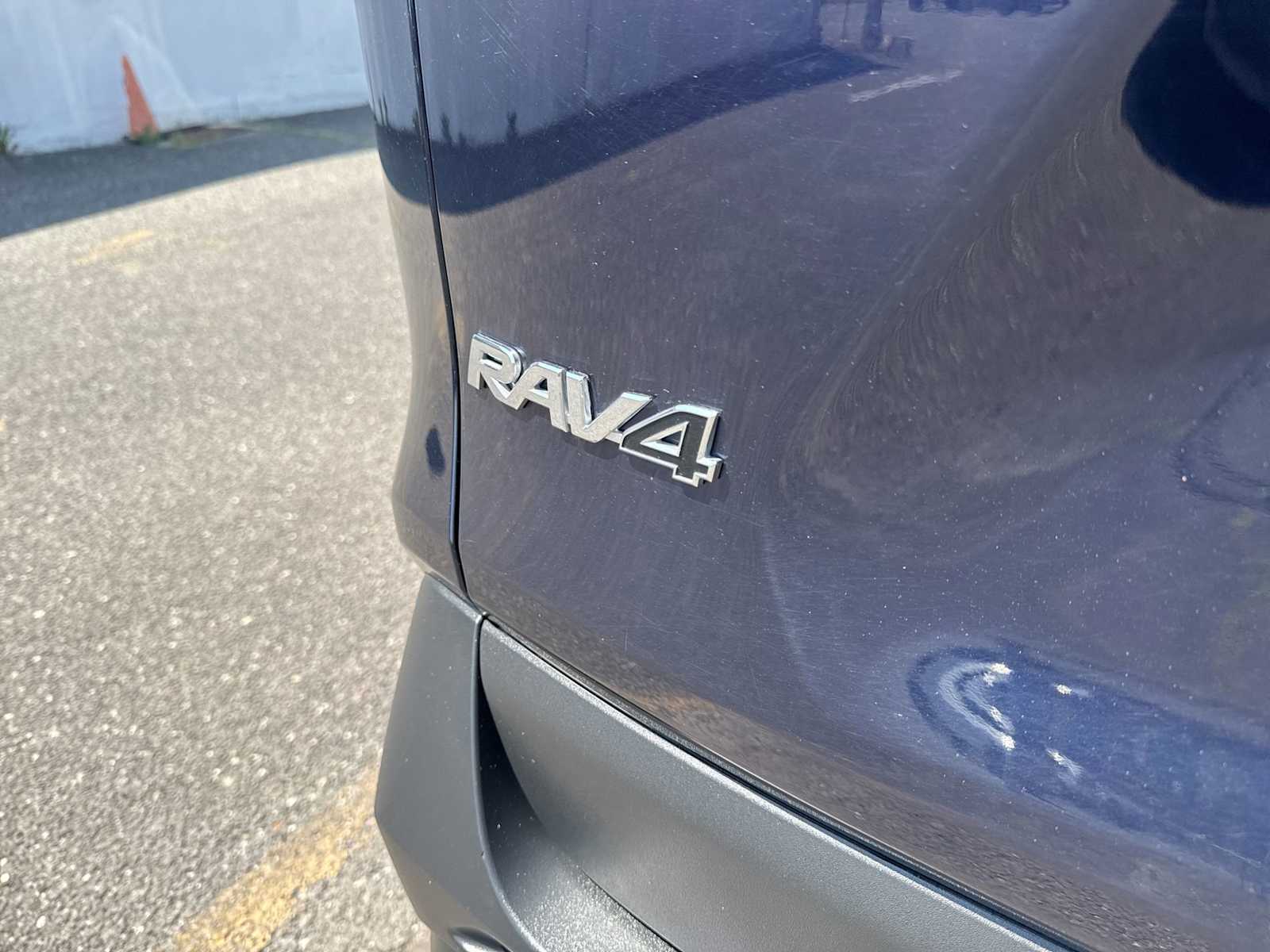 2024 Toyota RAV4 XLE 18
