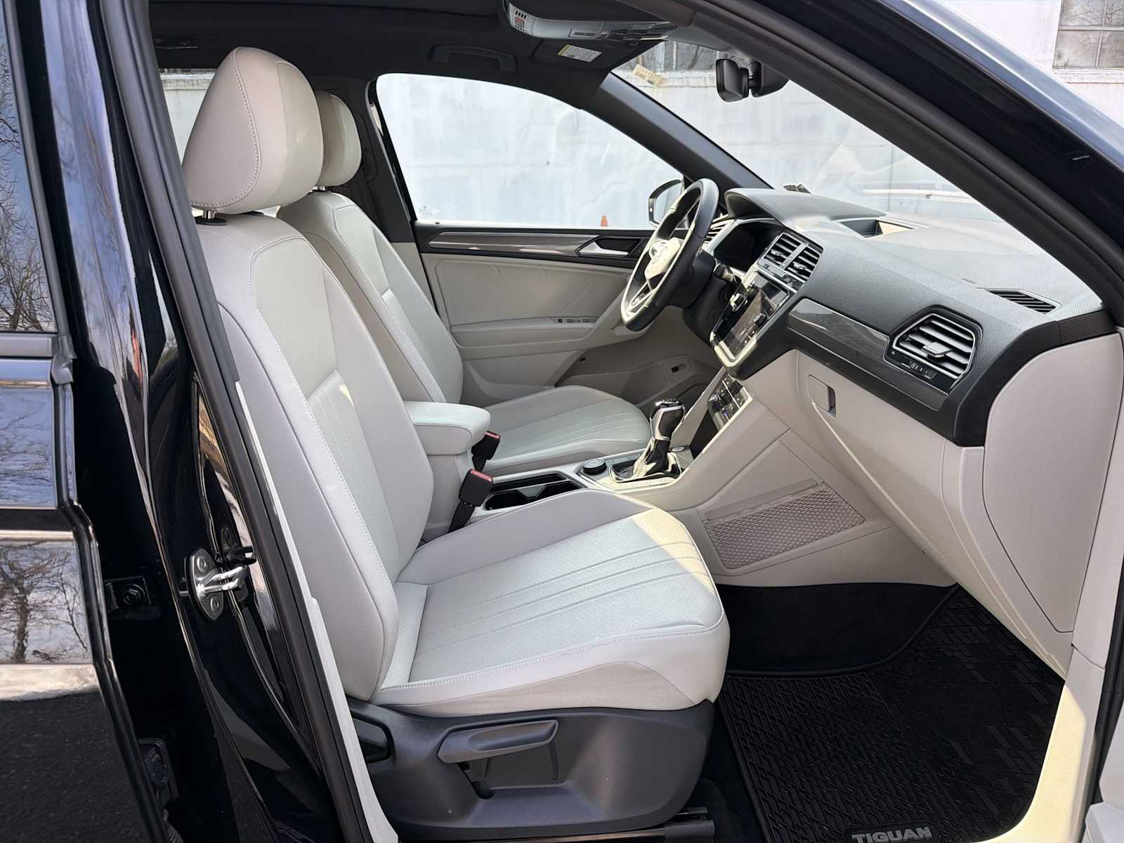 Thumbnail: 2024 Volkswagen Tiguan - 15