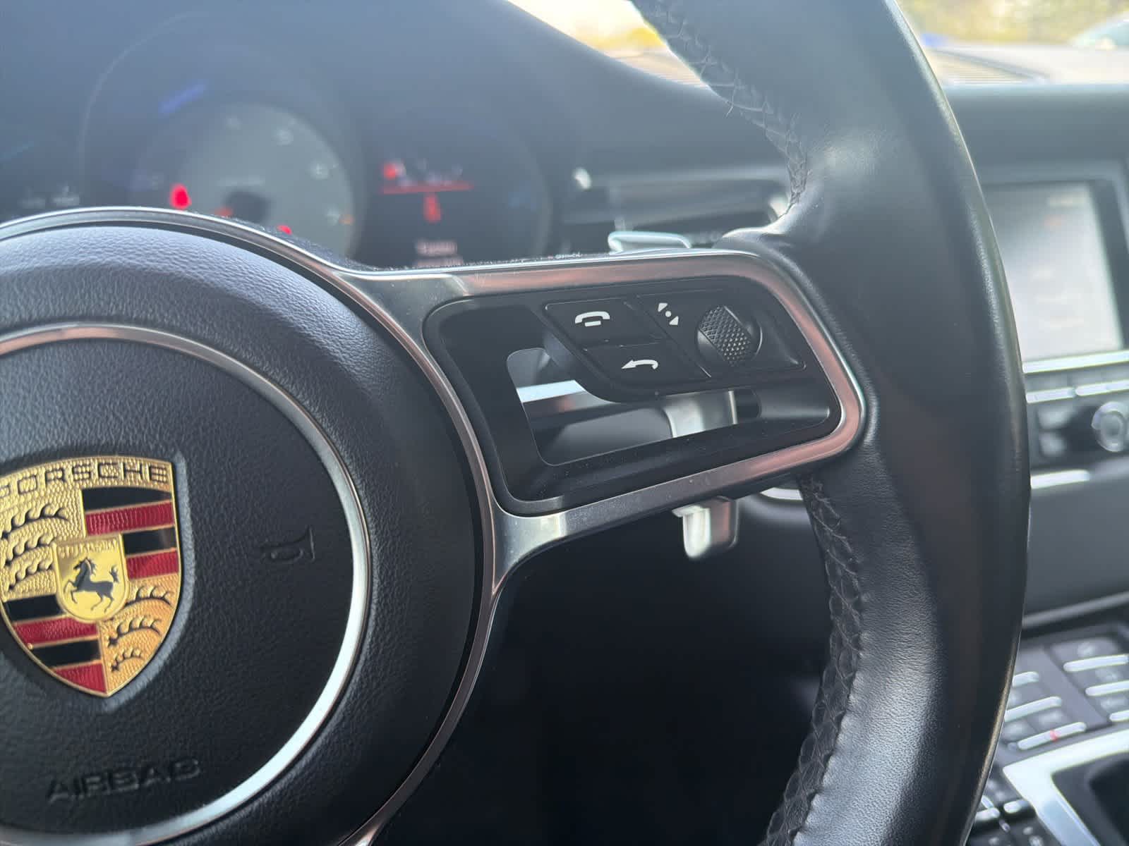 Thumbnail: 2016 Porsche Macan - 17