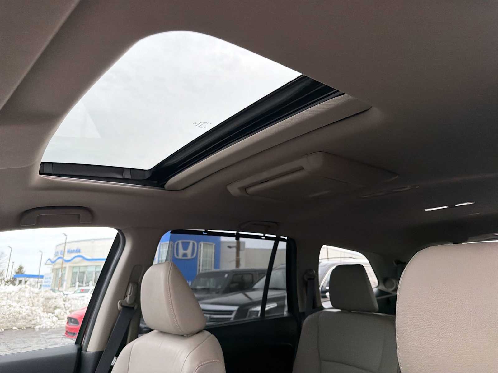 Thumbnail: 2016 Honda Pilot - 23